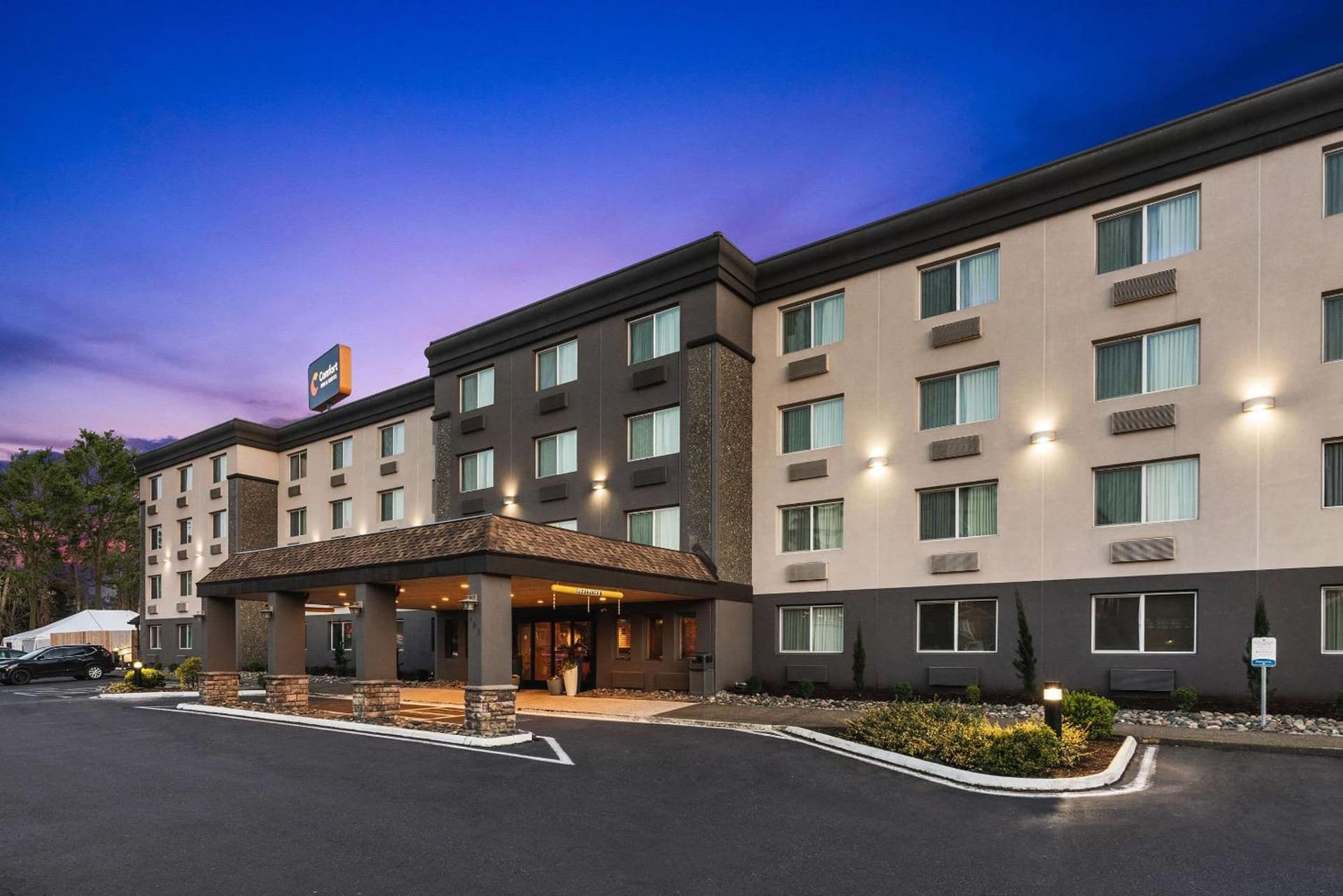 Comfort Inn & Suites Vancouver Downtown City Center interior in Vancouver, WA — gallery photo 2