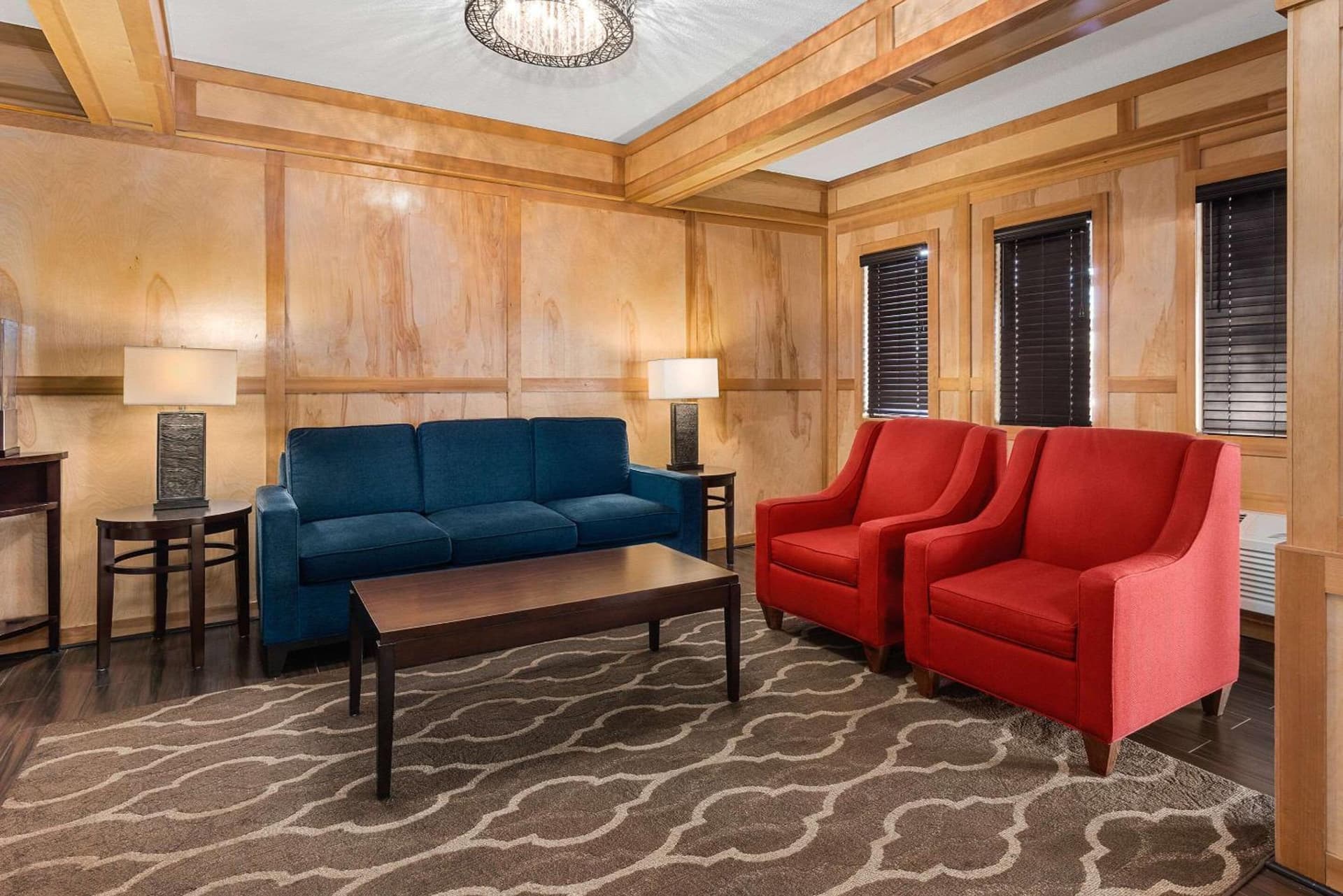 Comfort Inn & Suites Vancouver Downtown City Center property views in Vancouver, WA — gallery photo 3
