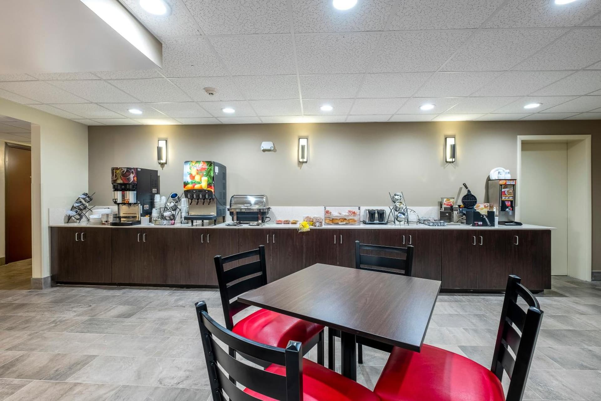 Red Roof Inn PLUS+ Tuscaloosa - University gallery photo in Tuscaloosa, AL — image 16