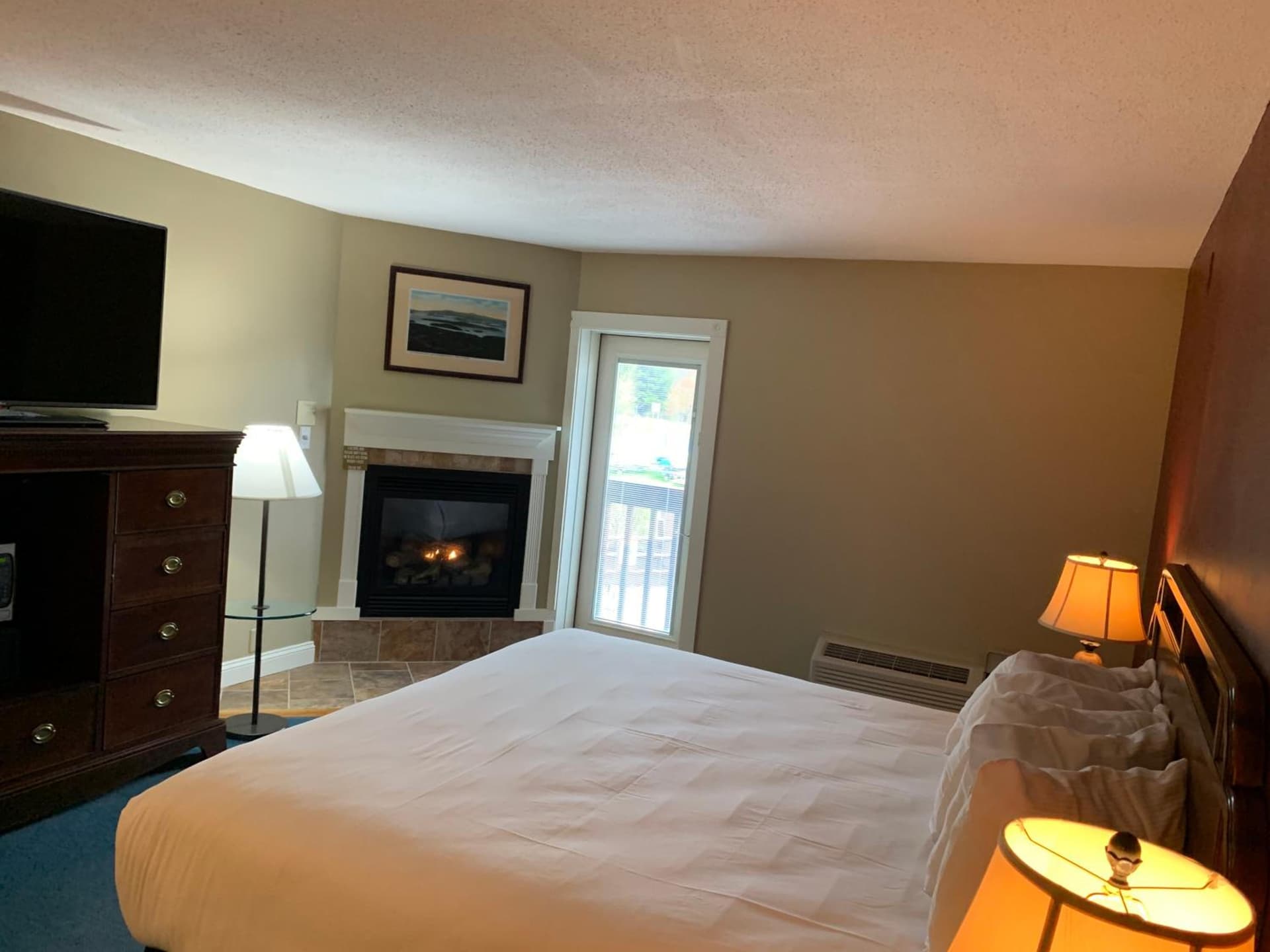 Fireside Inn & Suites Gilford gallery photo in Gilford — image 141