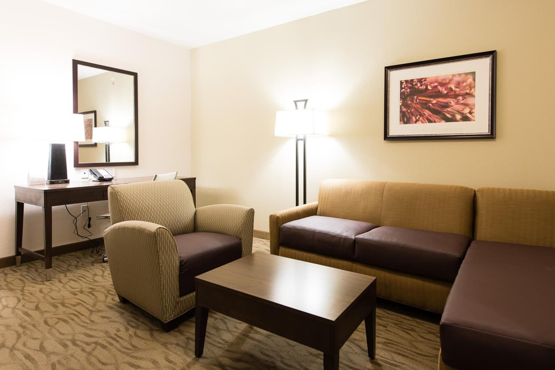 Holiday Inn Express & Suites Aiken by IHG interior in Aiken, SC — gallery photo 2