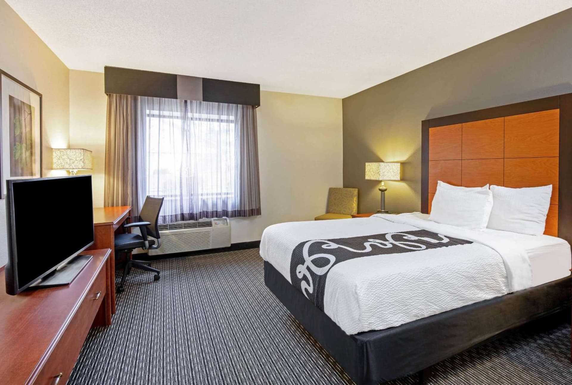 La Quinta by Wyndham Harrisburg Airport Hershey gallery photo in Harrisburg, PA — image 9
