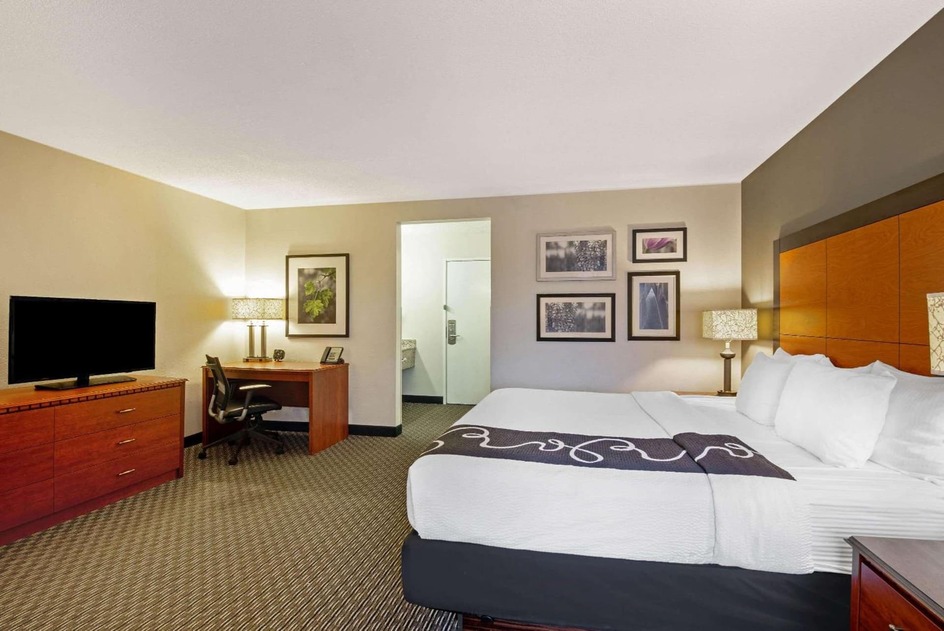 La Quinta by Wyndham Harrisburg Airport Hershey gallery photo in Harrisburg, PA — image 7