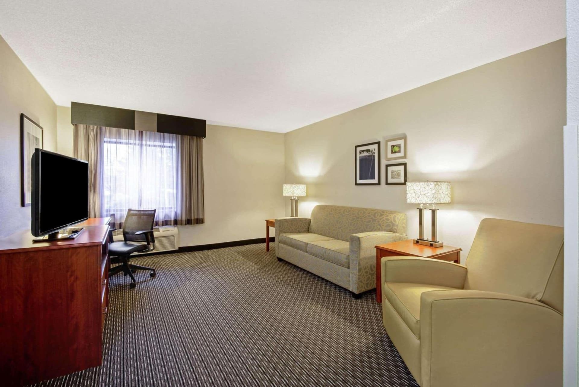 La Quinta by Wyndham Harrisburg Airport Hershey gallery photo in Harrisburg, PA — image 8