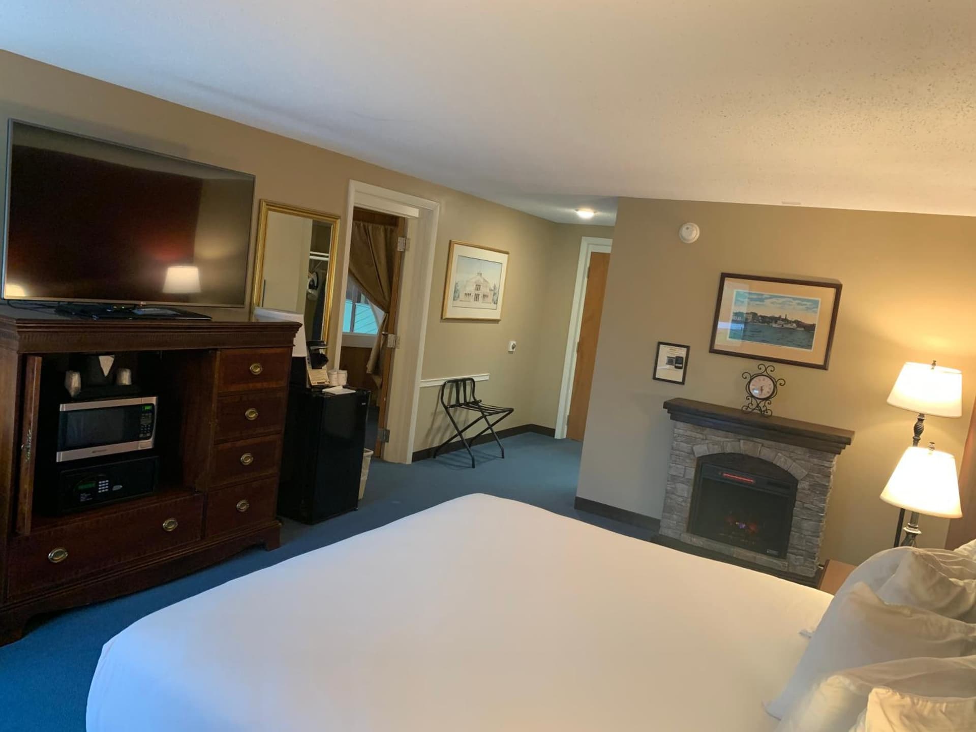 Fireside Inn & Suites Gilford gallery photo in Gilford — image 168