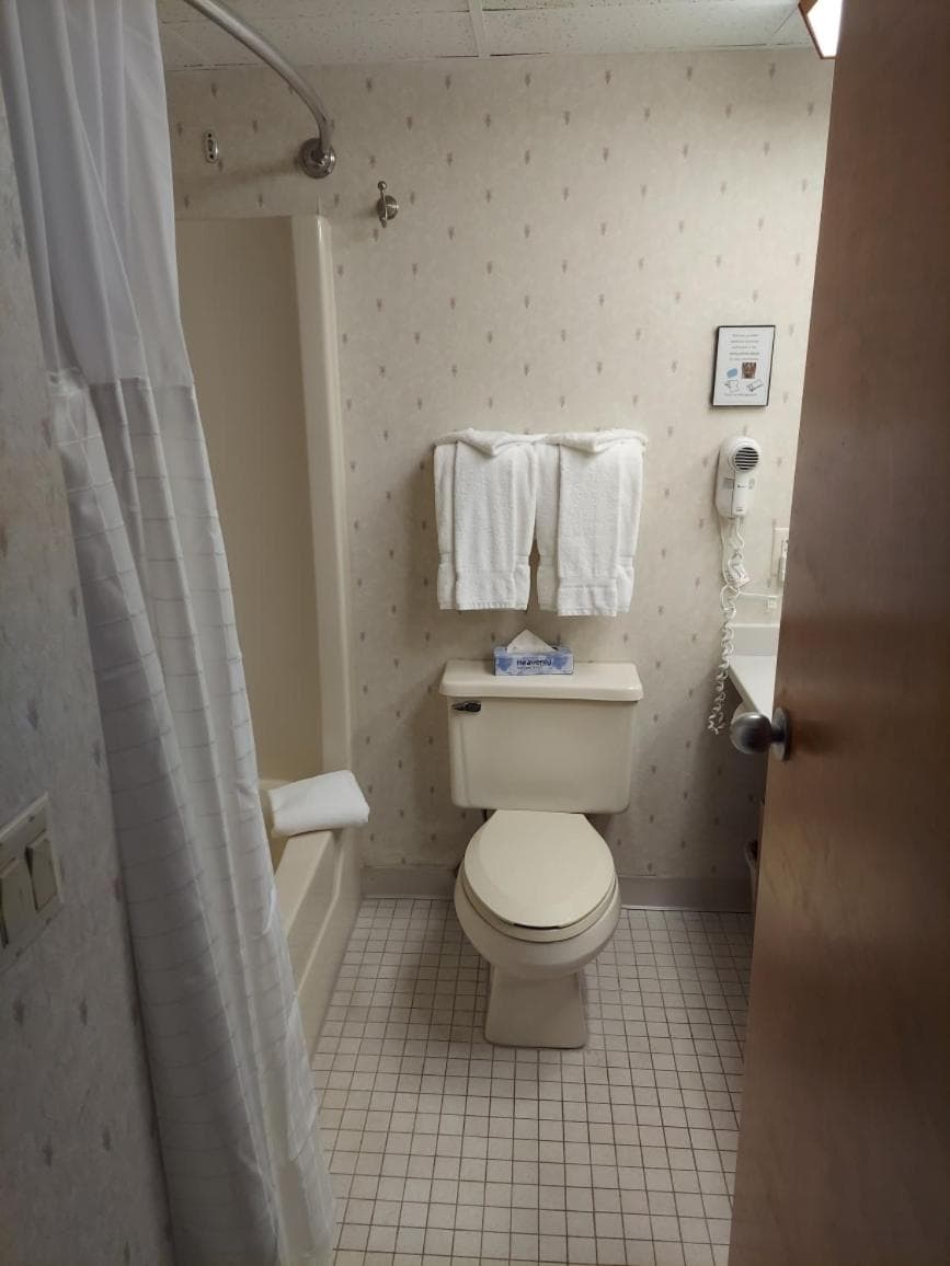 Fireside Inn & Suites Gilford gallery photo in Gilford — image 61