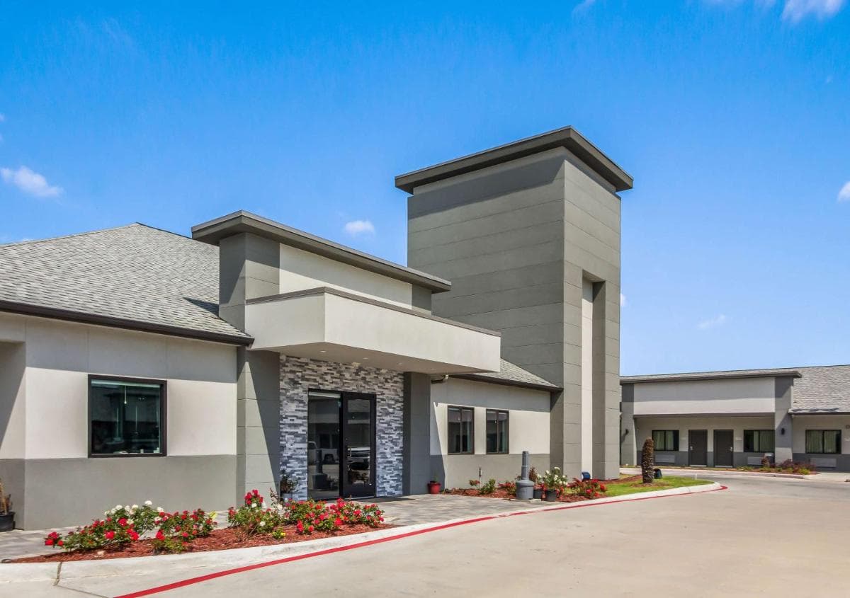 Studio 6 Deer Park, Tx property views in Deer Park, TX — gallery photo 3