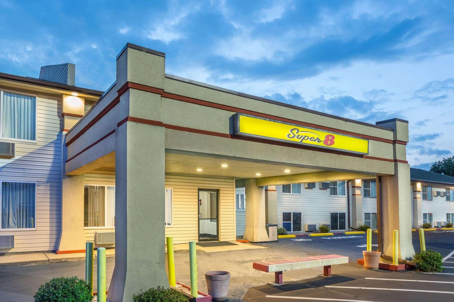 Super 8 by Wyndham North Sioux City featured exterior or lobby in North Sioux City, SD — similar hotel