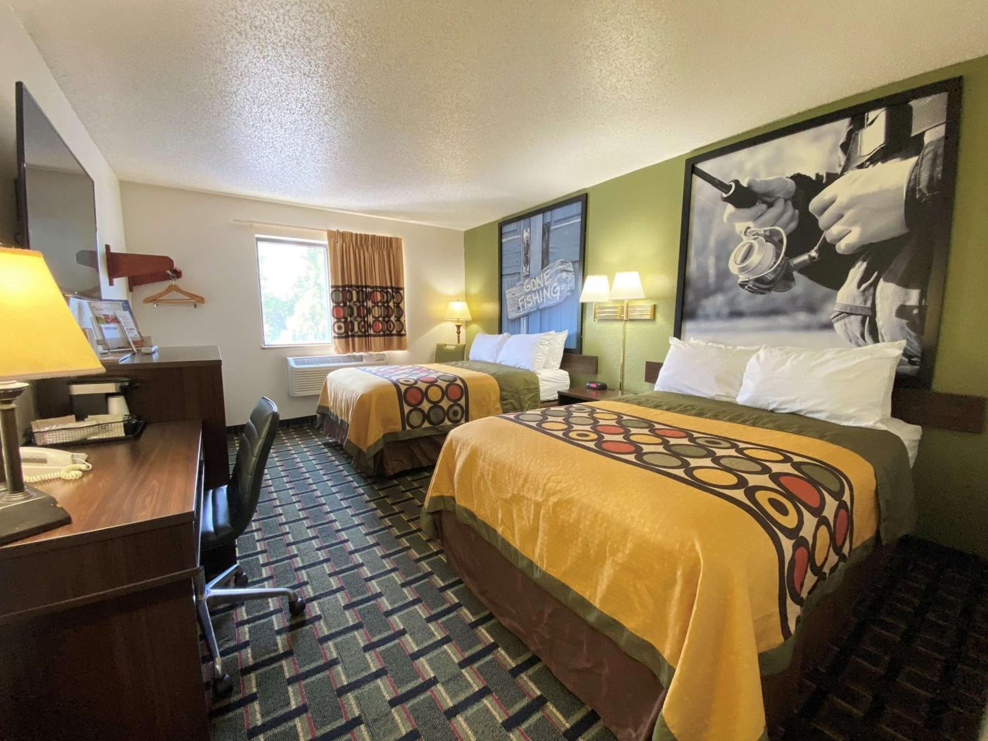 Super 8 by Wyndham Newport News/Jefferson Ave. gallery photo in Newport News, VA — image 4