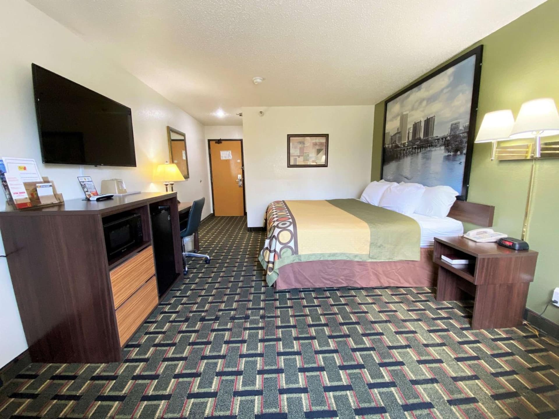 Super 8 by Wyndham Newport News/Jefferson Ave. gallery photo in Newport News, VA — image 15