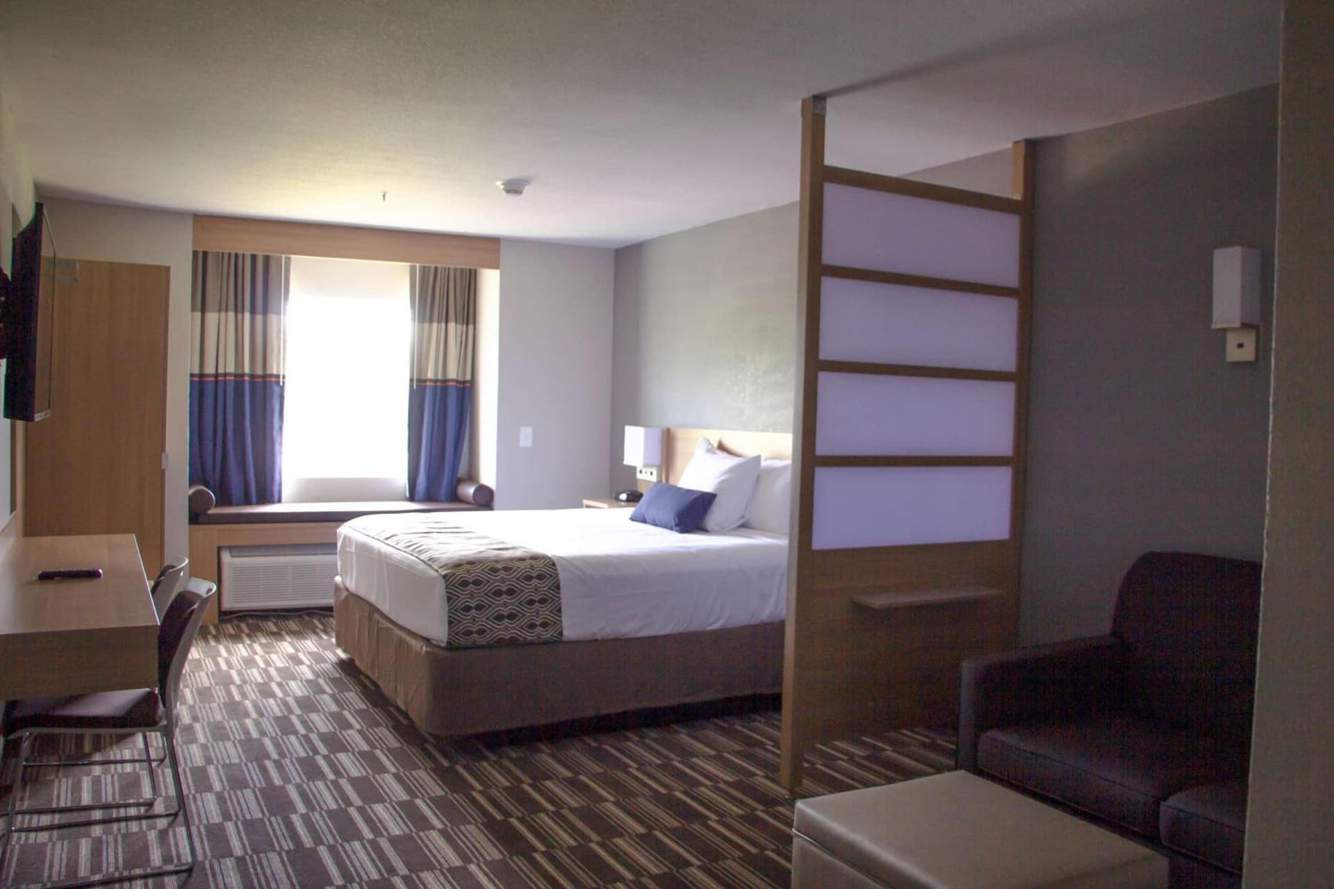 Microtel Inn & Suites by Wyndham Camp Lejeune/Jacksonville gallery photo in Jacksonville, NC — image 22
