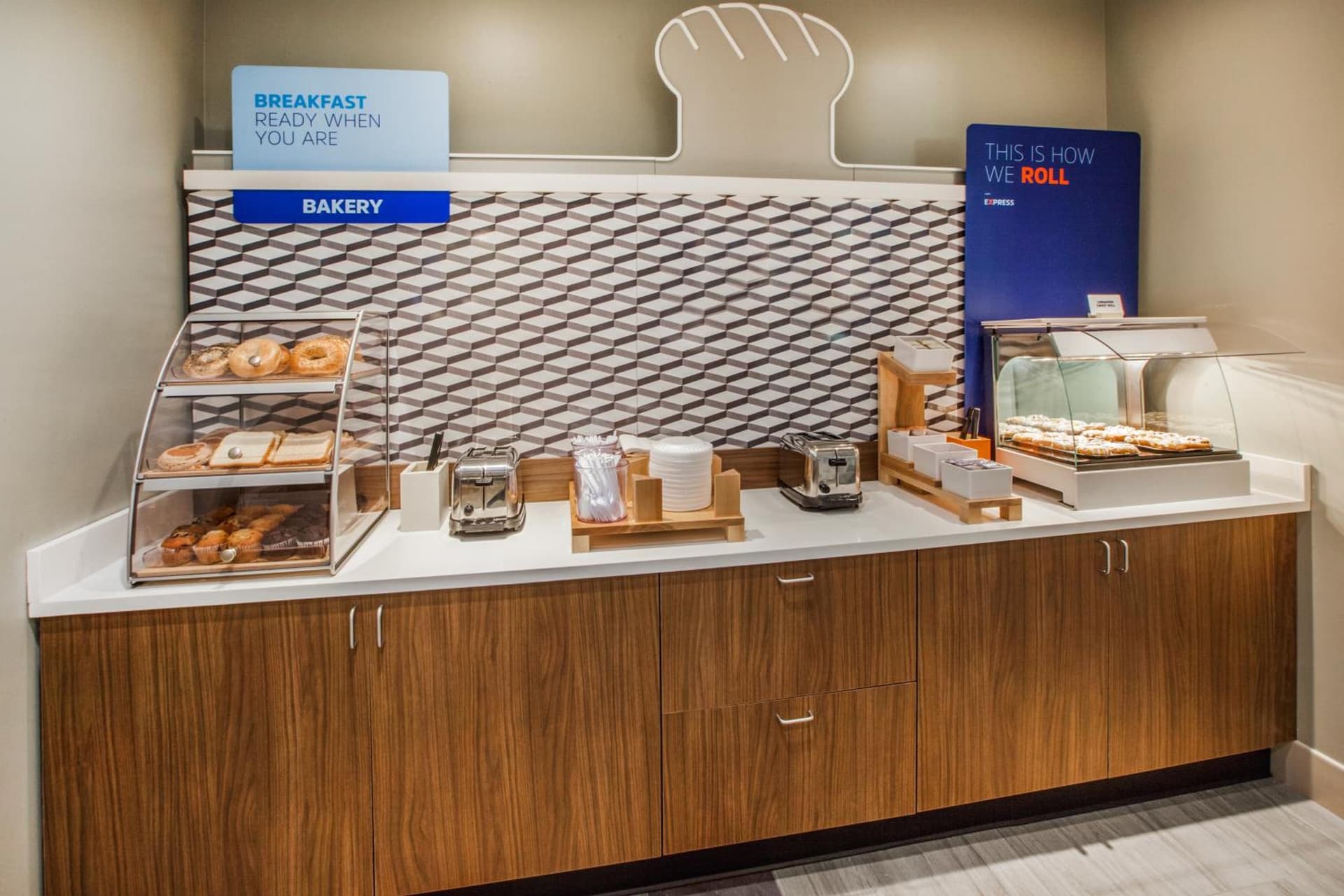 Holiday Inn Express - Newark Airport - Elizabeth by IHG gallery photo in Elizabeth, NJ — image 13