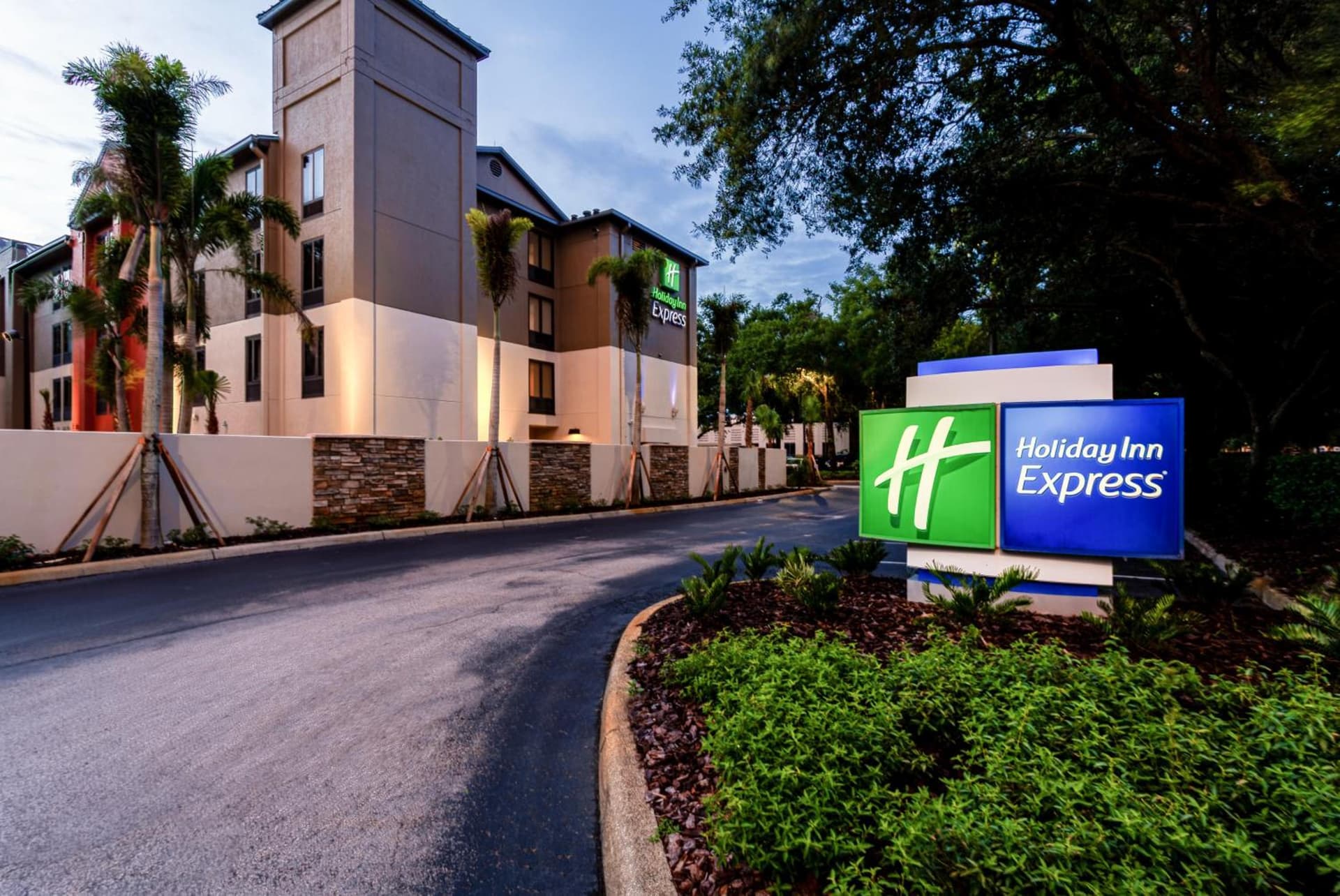 Holiday Inn Express Tampa-Brandon by IHG interior in Brandon, FL — gallery photo 2