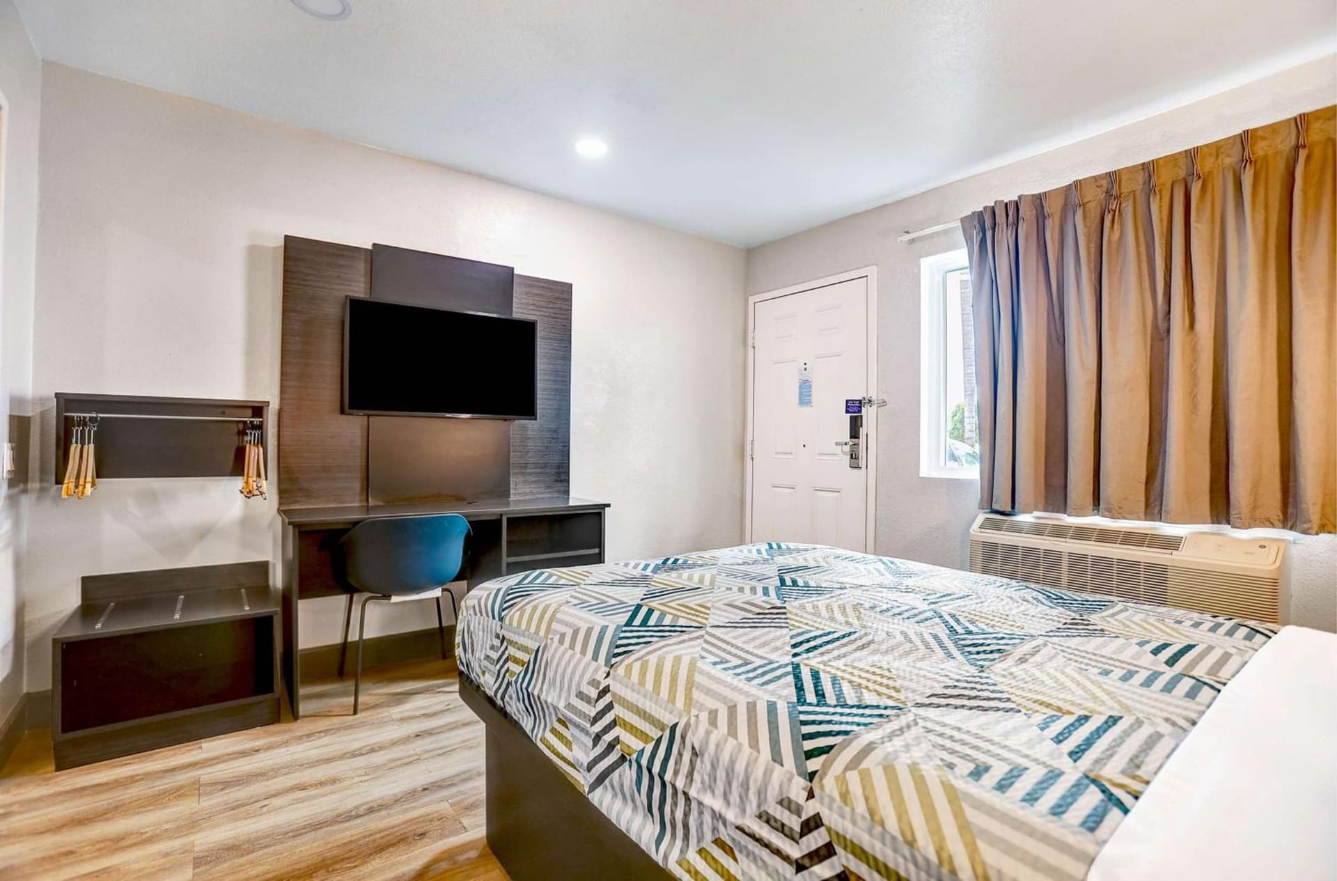 Motel 6-San Bernardino, CA - South gallery photo in San Bernardino, CA — image 9
