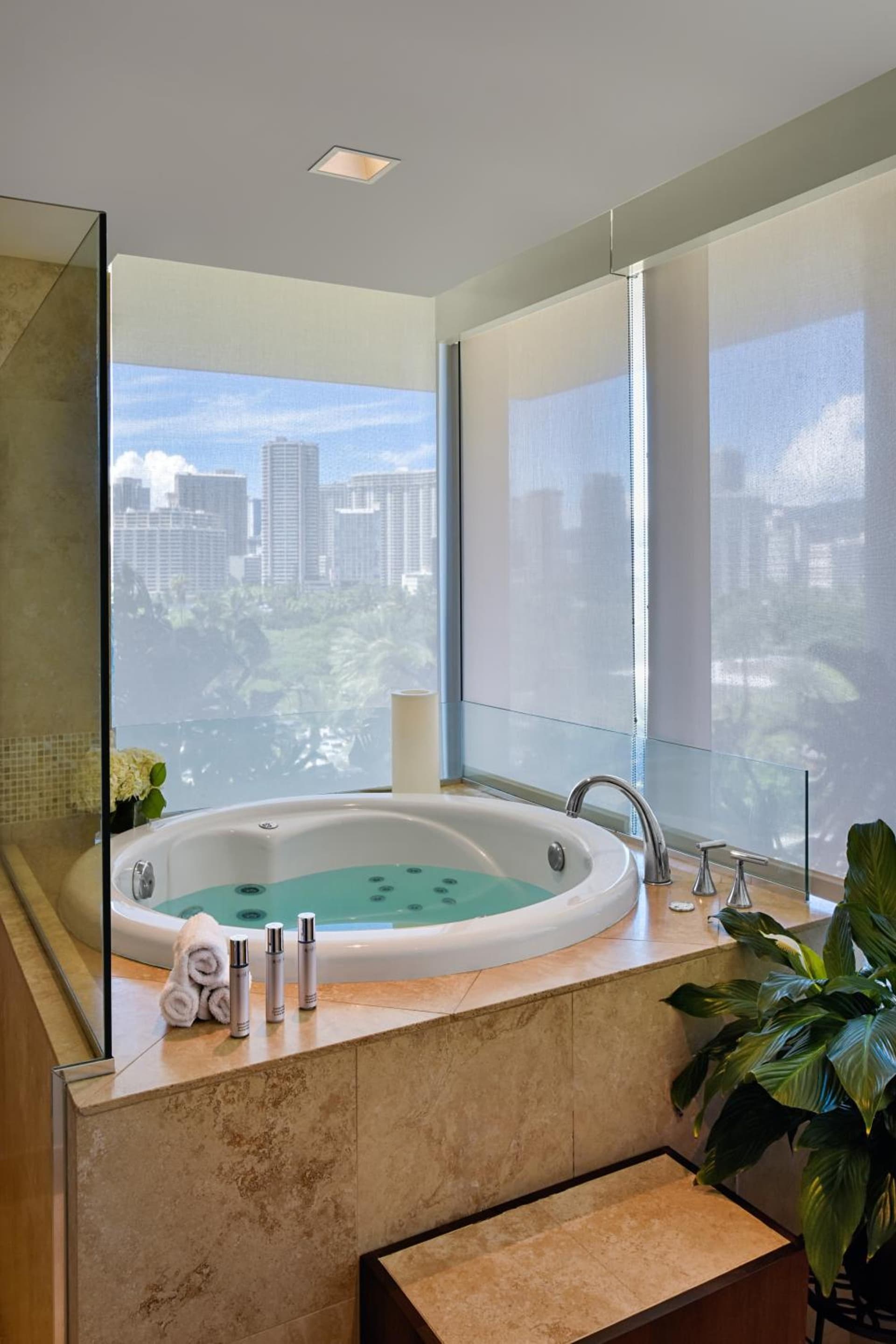 Ka Laʻi Waikiki Beach, LXR Hotels & Resorts gallery photo in Honolulu, HI — image 87