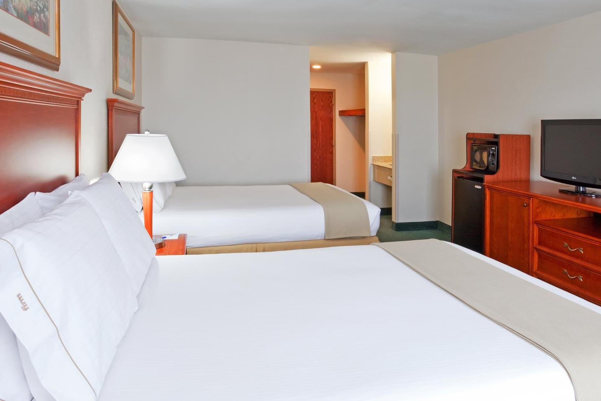 Holiday Inn Express Birch Run-Frankenmuth Area by IHG interior in Birch Run, MI — gallery photo 2