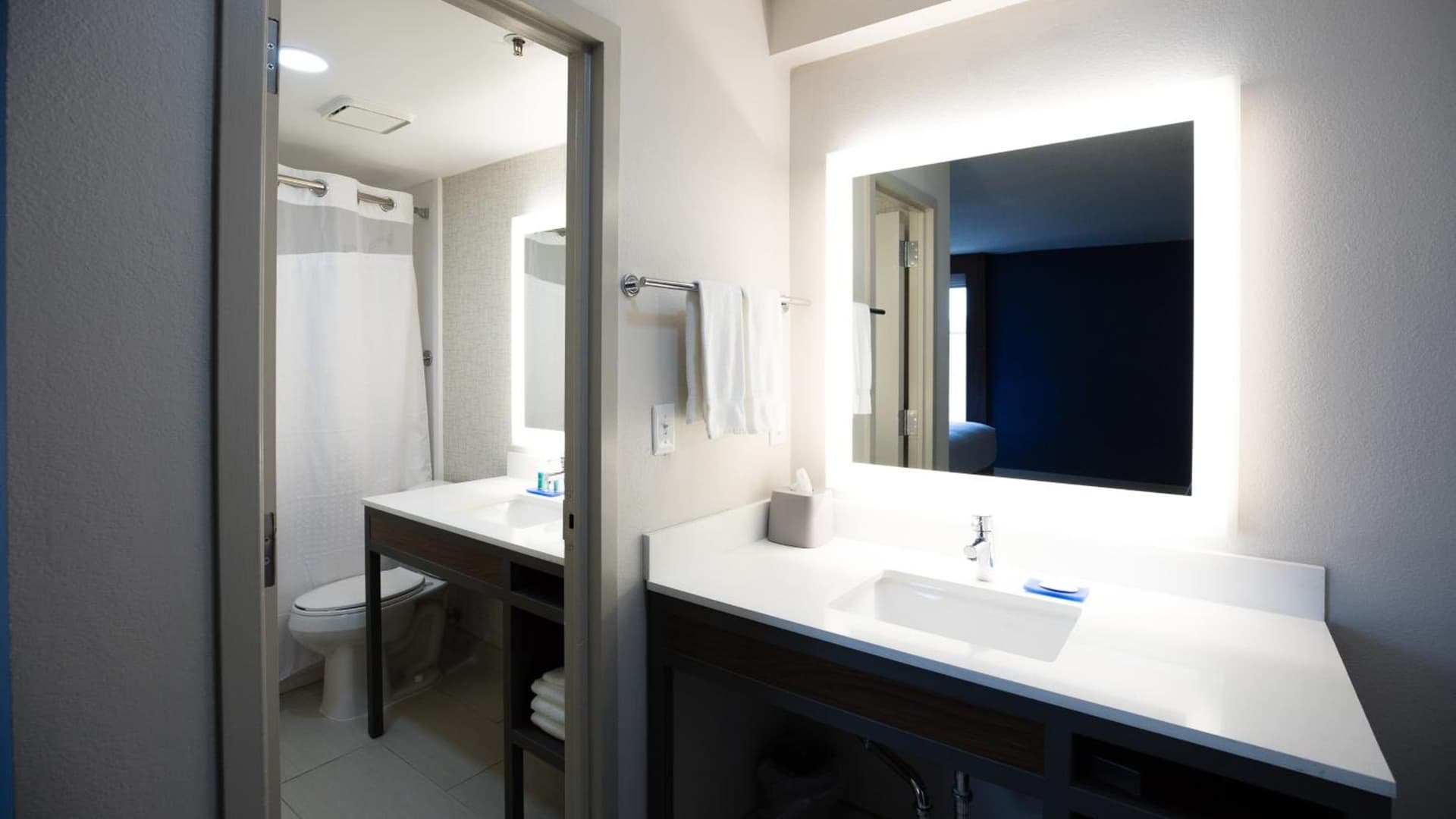 Holiday Inn Express Nashville-Downtown - Broadway by IHG gallery photo in Nashville, TN — image 34
