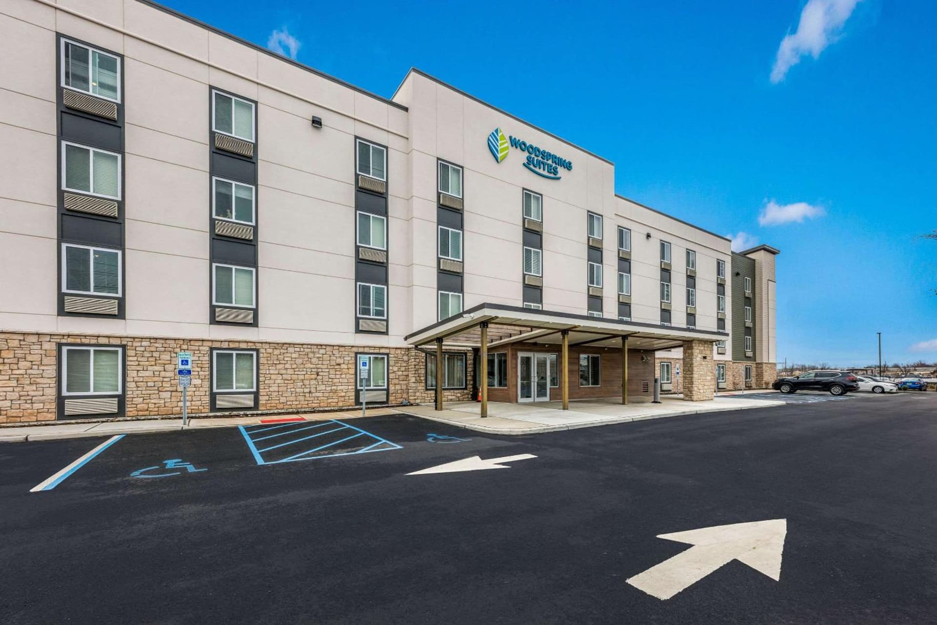 WoodSpring Suites Linden interior in Linden, NJ — gallery photo 2
