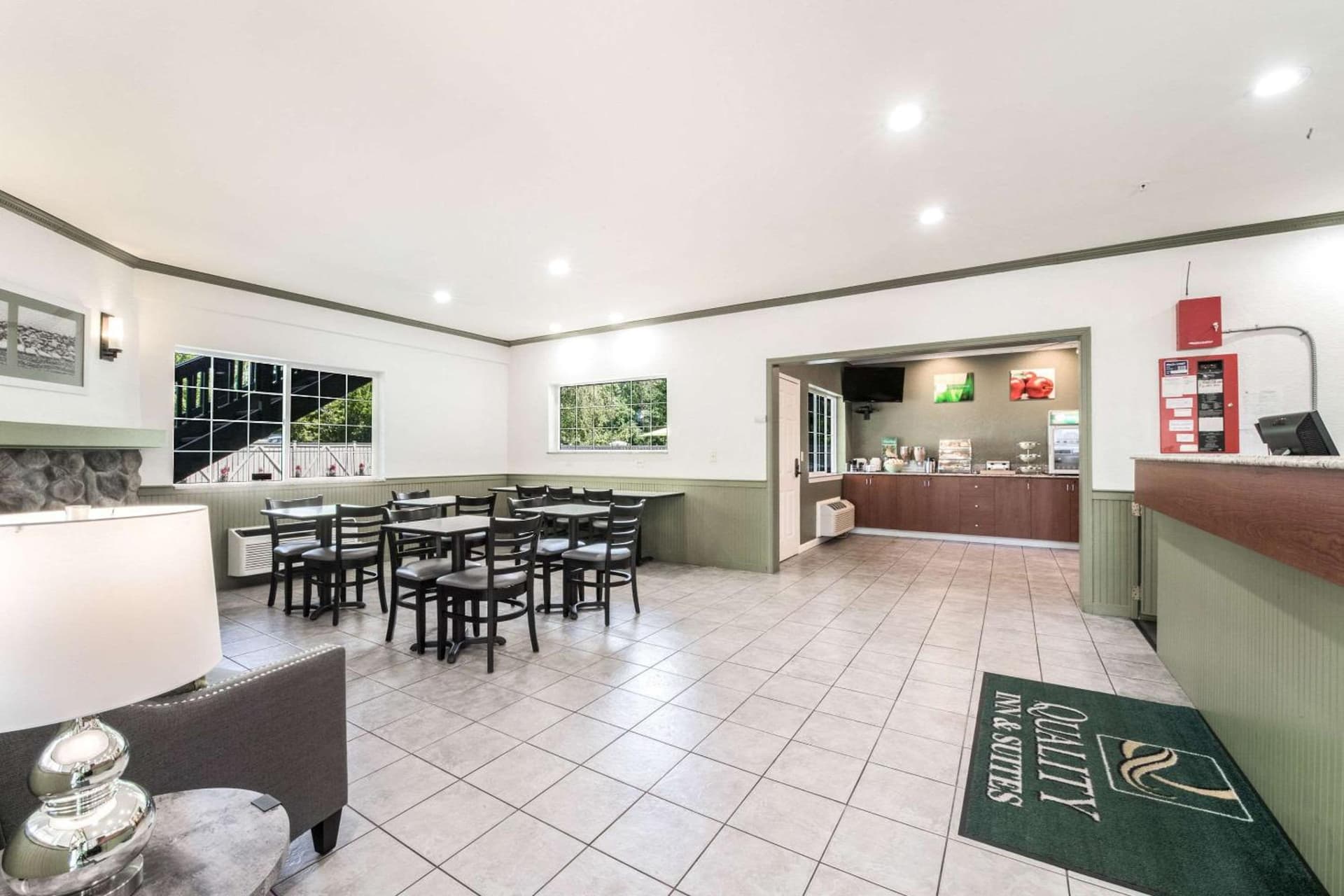 Quality Inn & Suites Bainbridge Island interior in Winslow, WA — gallery photo 2