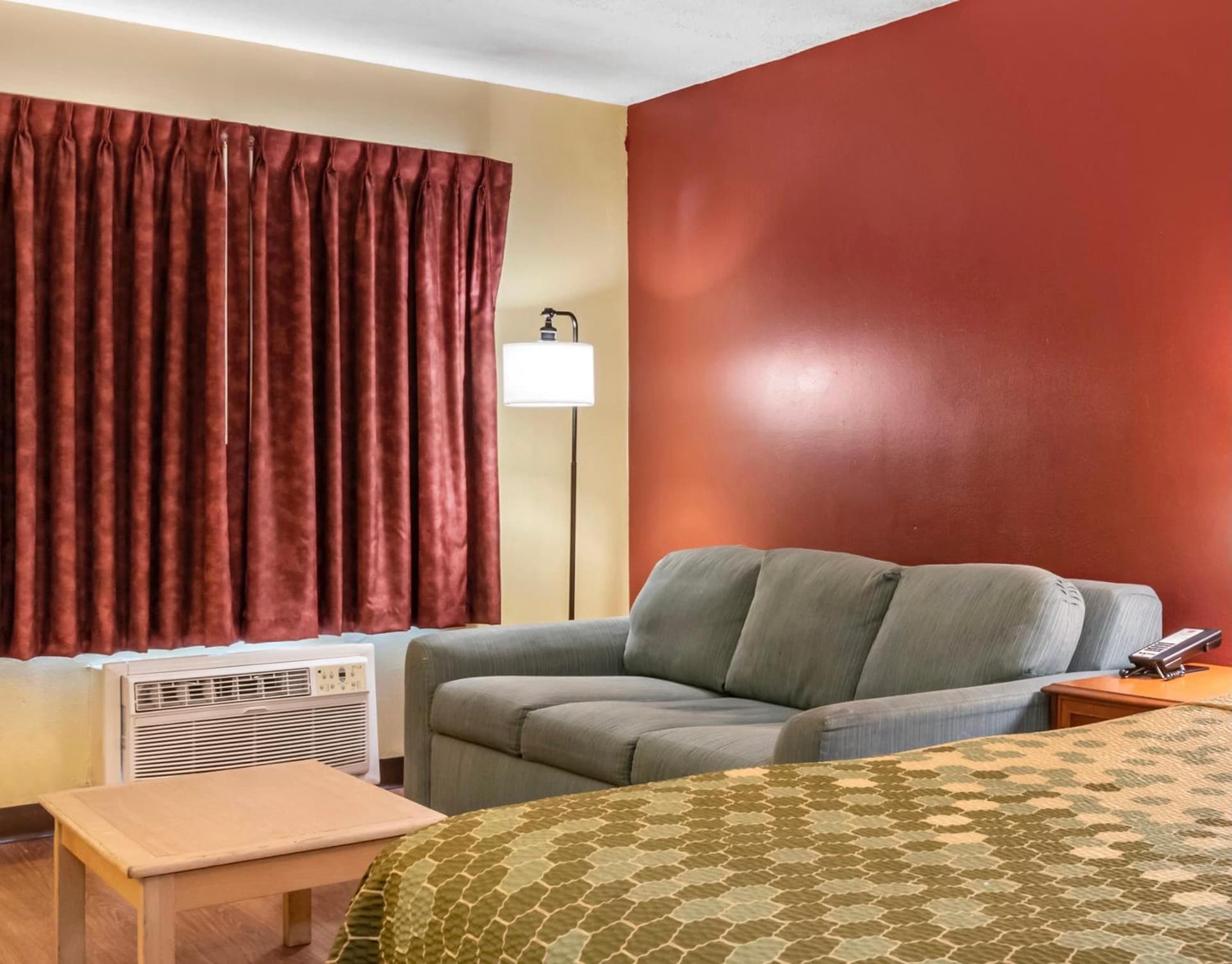 Econo Lodge Inn & Suites Maingate Central gallery photo in Kissimmee, FL — image 29