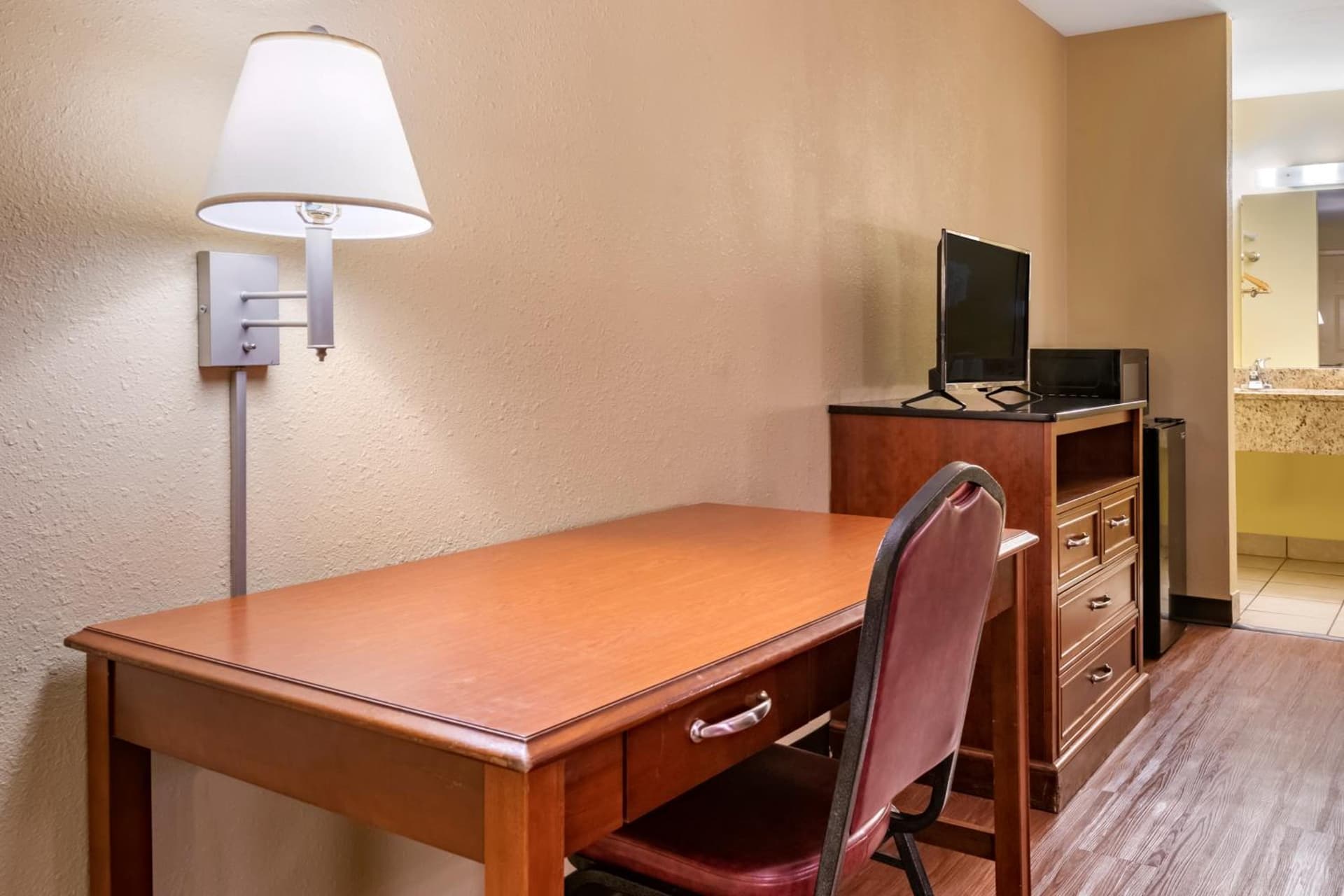 Econo Lodge Inn & Suites Maingate Central gallery photo in Kissimmee, FL — image 17