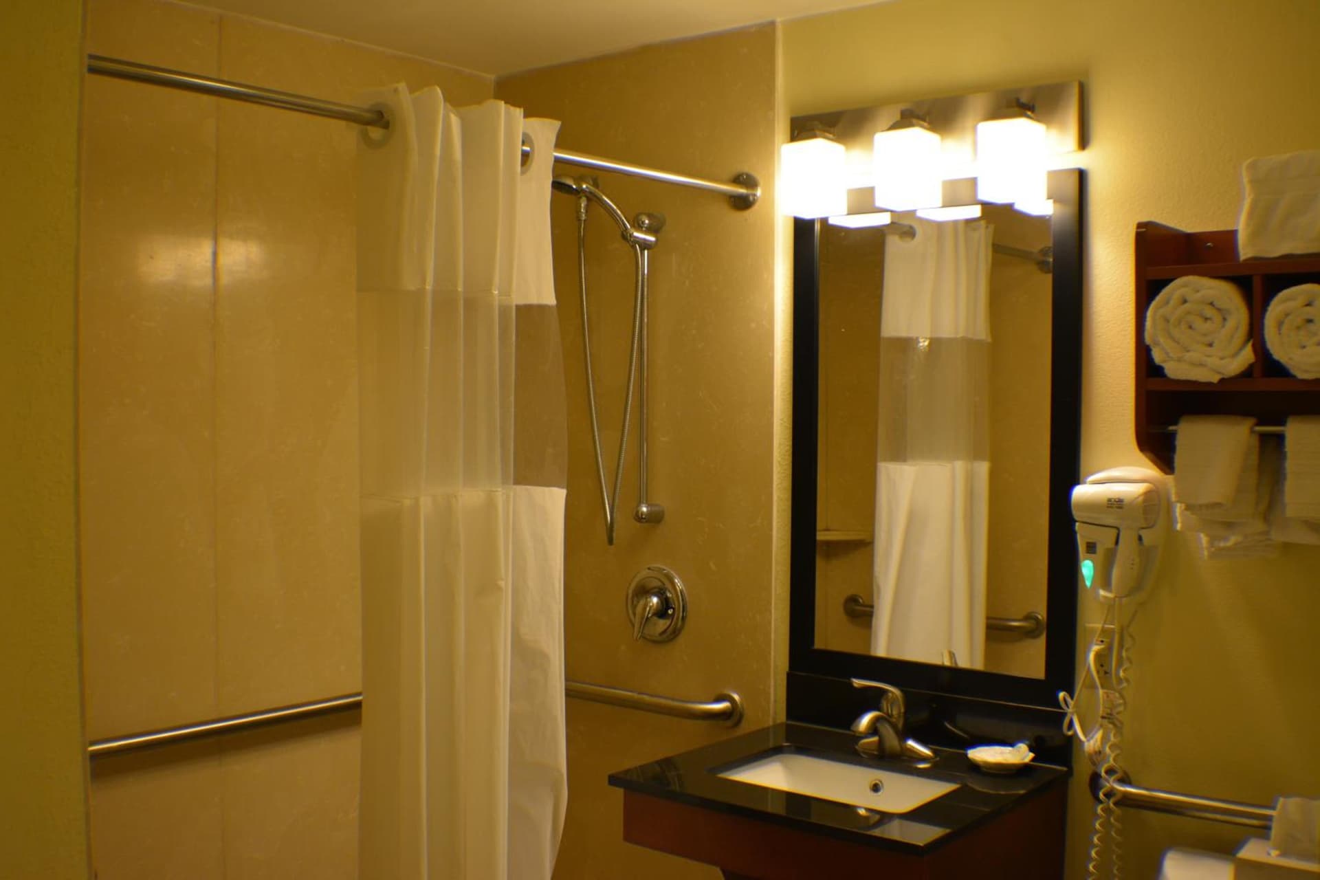 University Hotel & Suites Shippensburg, Trademark by Wyndham gallery photo in Shippensburg, PA — image 8