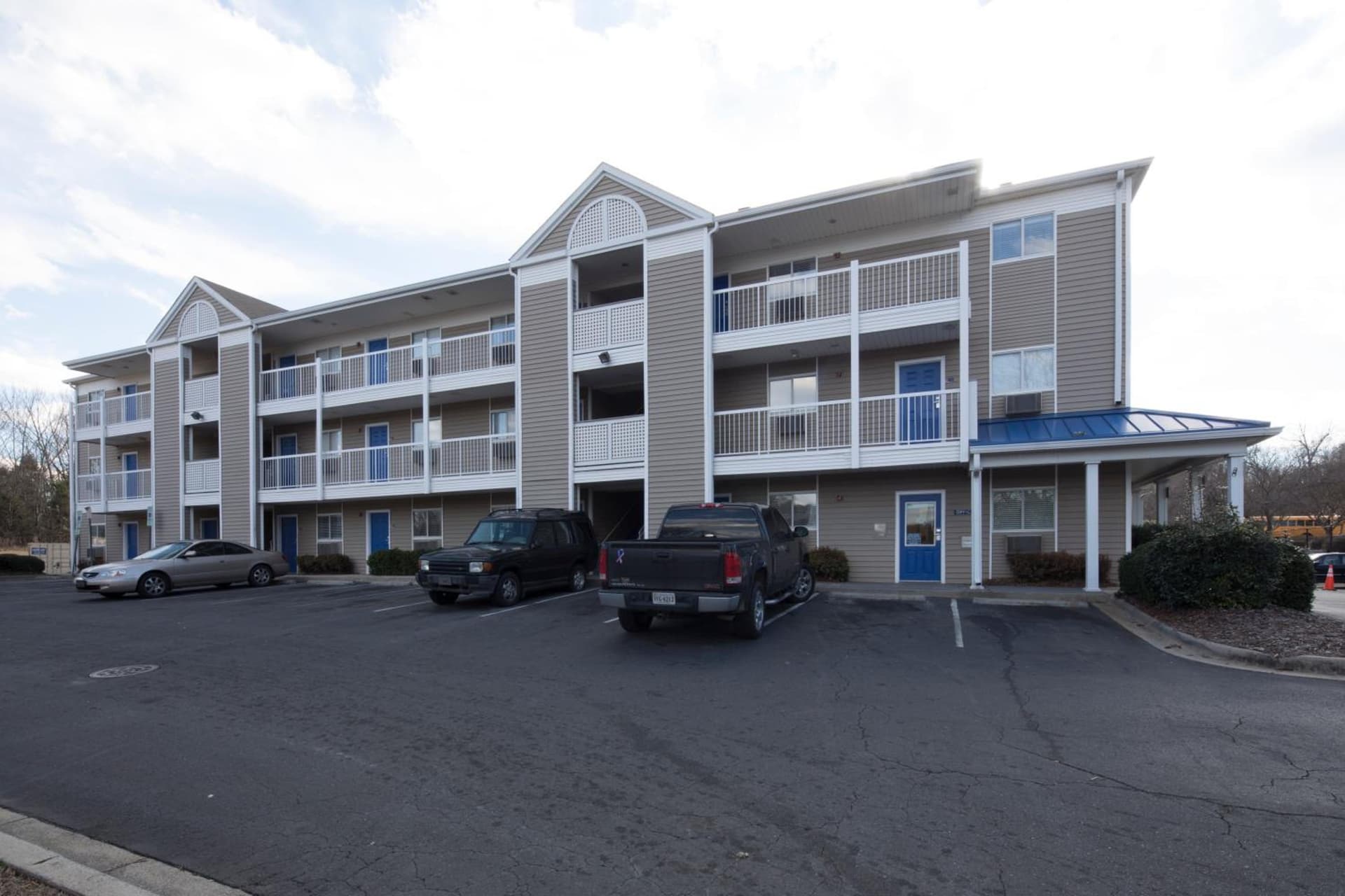 InTown Suites Extended Stay Charlotte NC - Airport featured exterior or lobby in Charlotte, NC — similar hotel
