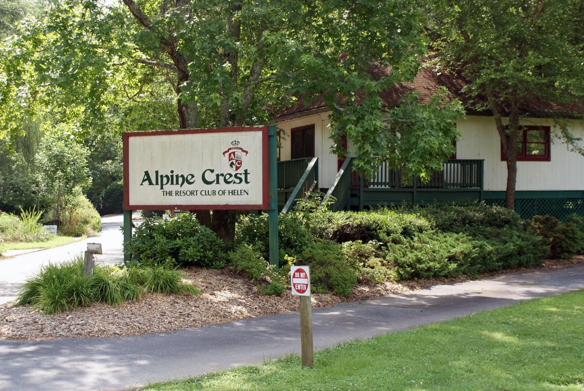 Alpine Crest Resort featured exterior or lobby in Helen, GA — similar hotel