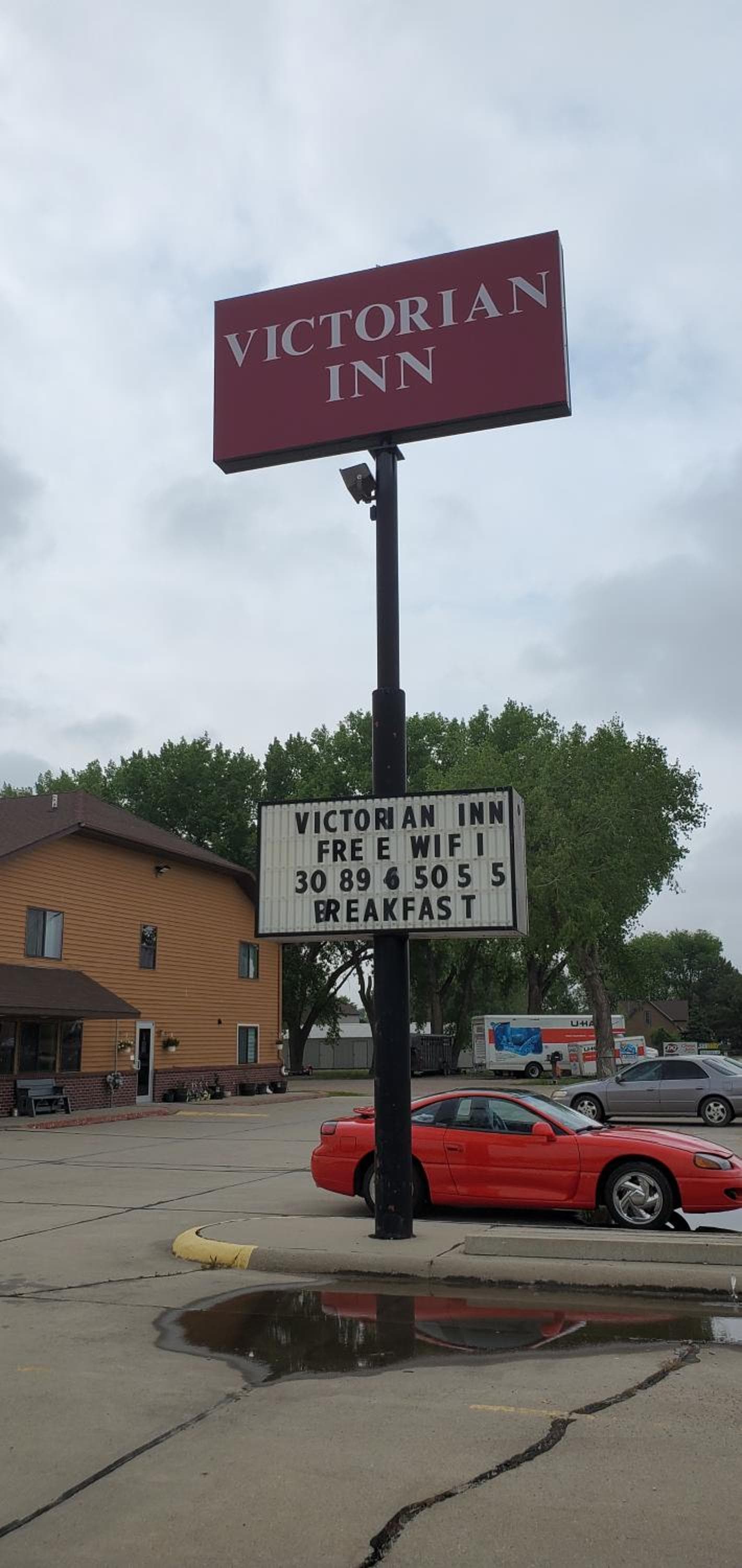 VICTORIAN INN featured exterior or lobby in Central City, NE — similar hotel