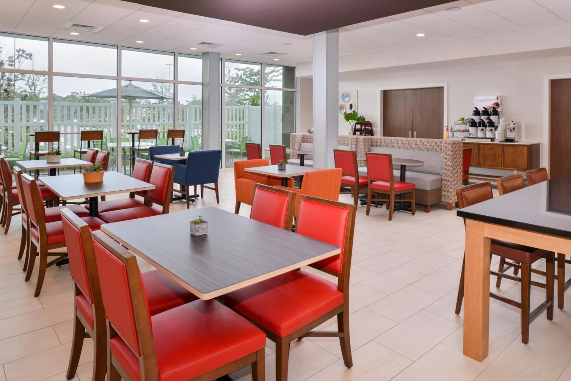 Holiday Inn Express & Suites - St. Petersburg - Madeira Beach by IHG gallery photo in St Petersburg, FL — image 103