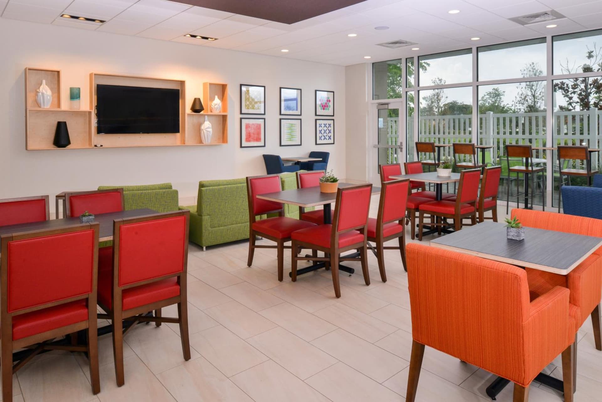 Holiday Inn Express & Suites - St. Petersburg - Madeira Beach by IHG gallery photo in St Petersburg, FL — image 94