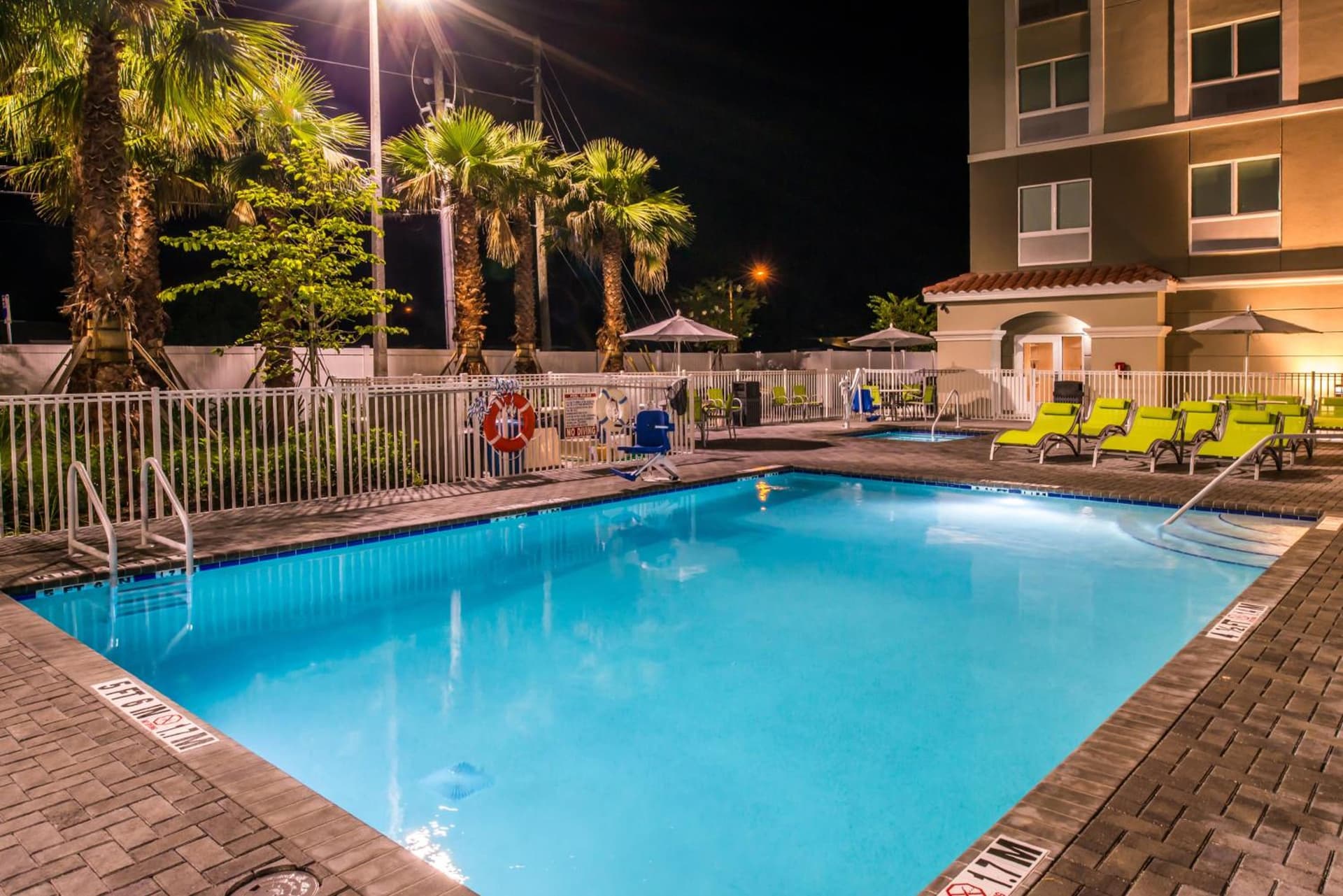 Holiday Inn Express & Suites - St. Petersburg - Madeira Beach by IHG gallery photo in St Petersburg, FL — image 63