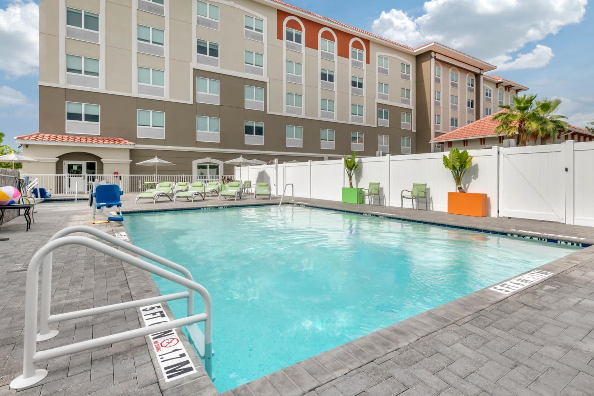 Holiday Inn Express & Suites - St. Petersburg - Madeira Beach by IHG gallery photo in St Petersburg, FL — image 72