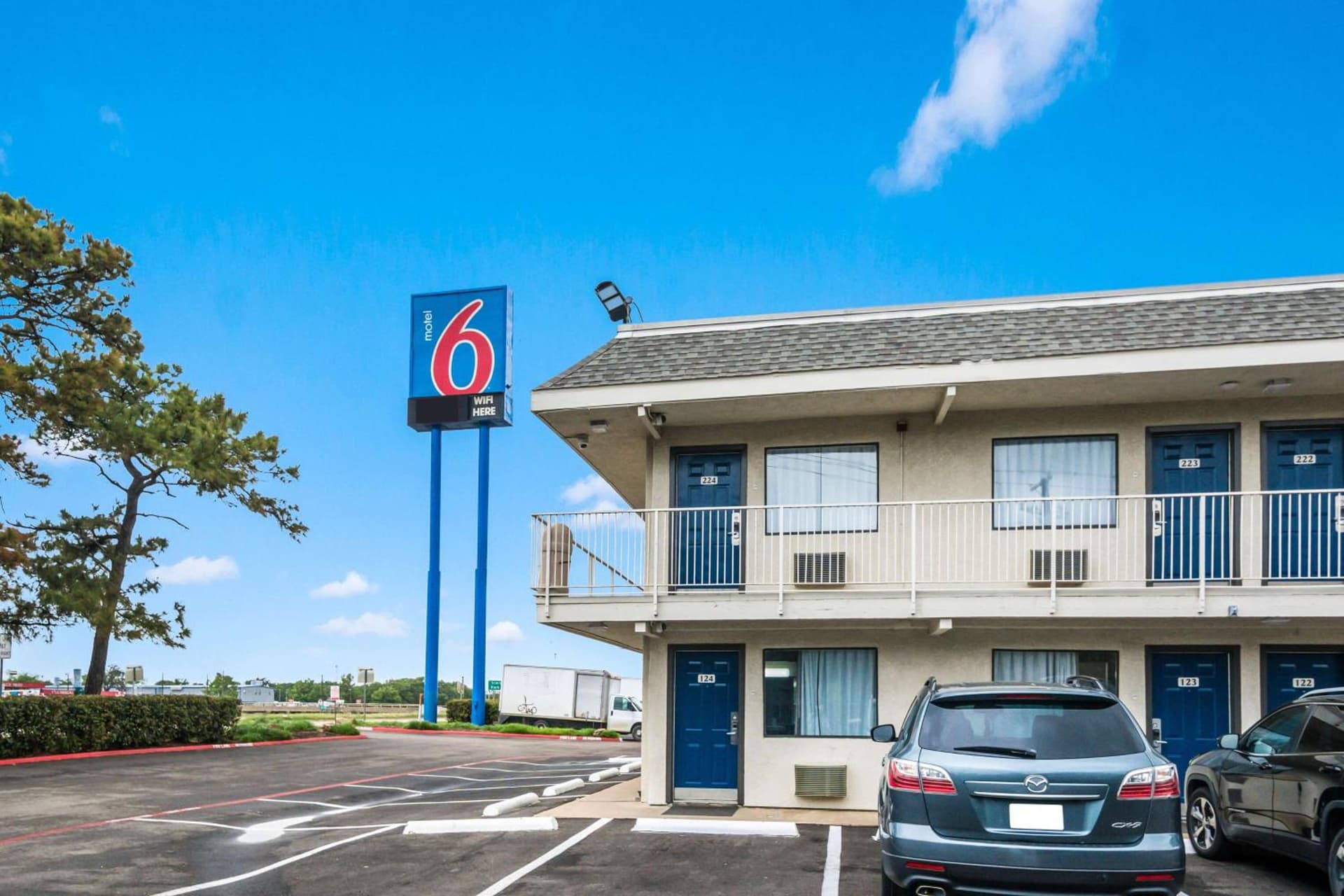 Motel 6-Irving, TX - Dallas property views in Irving, TX — gallery photo 3