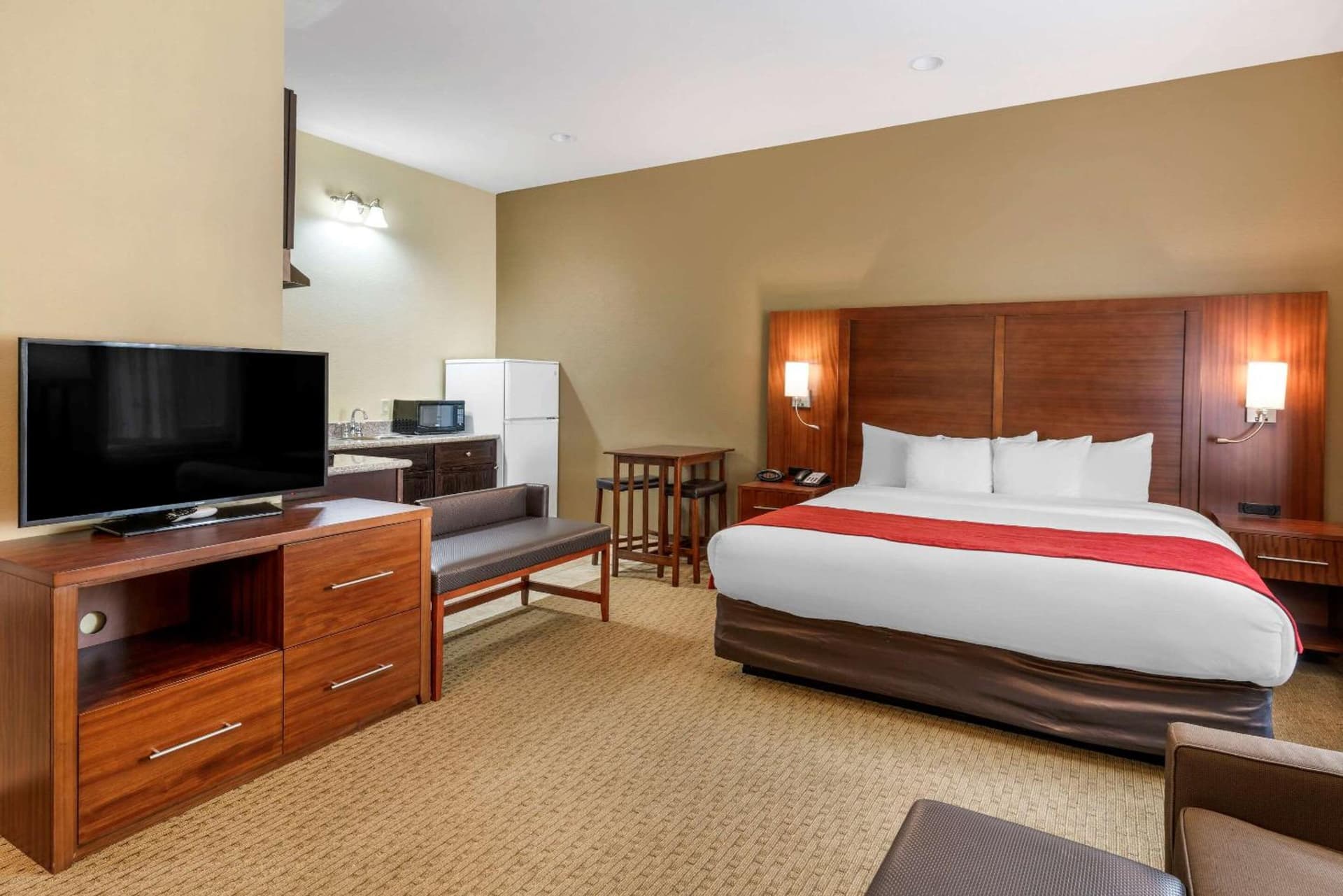 Comfort Suites Eugene University interior in Eugene, OR — gallery photo 2