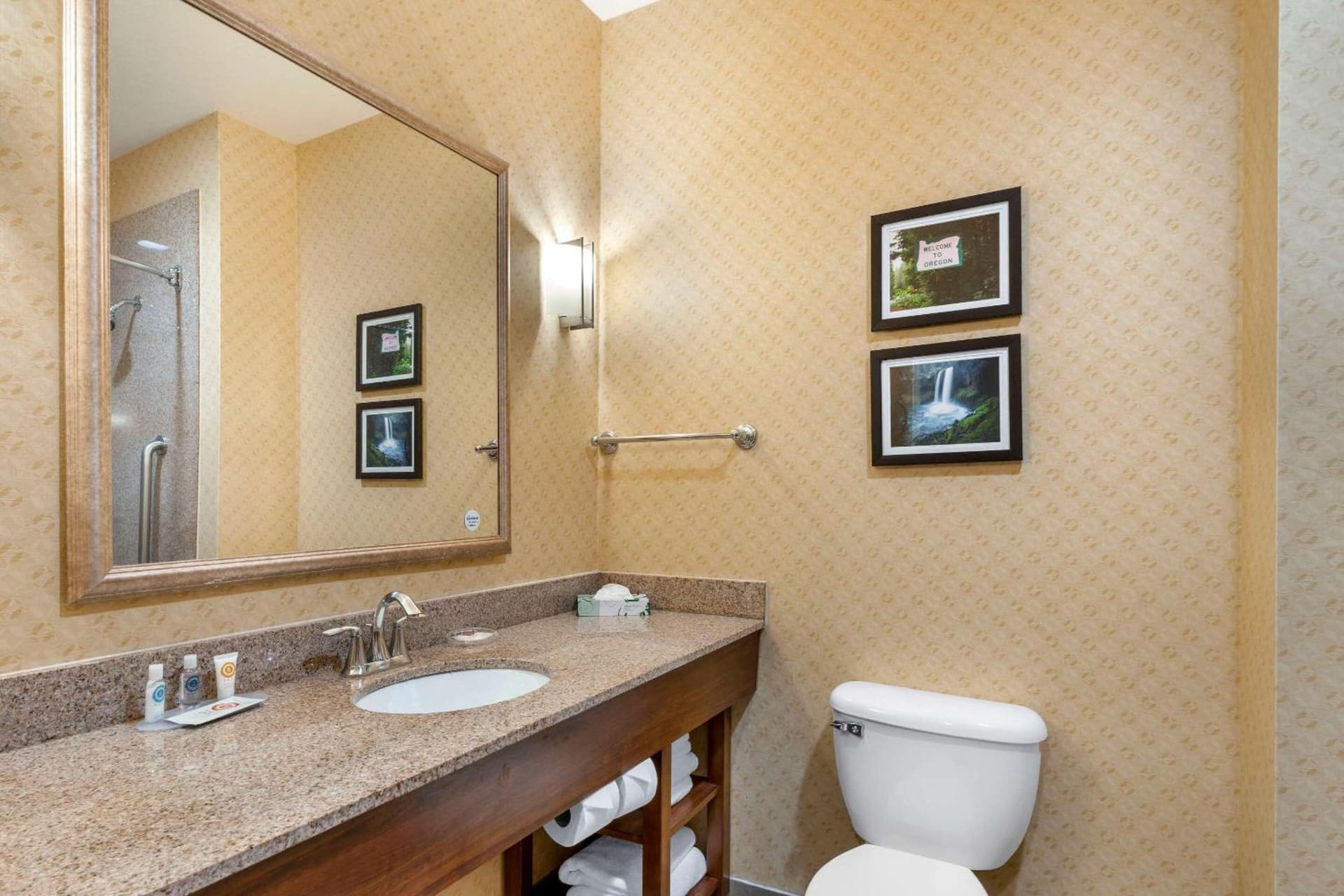 Comfort Suites Eugene University gallery photo in Eugene, OR — image 11