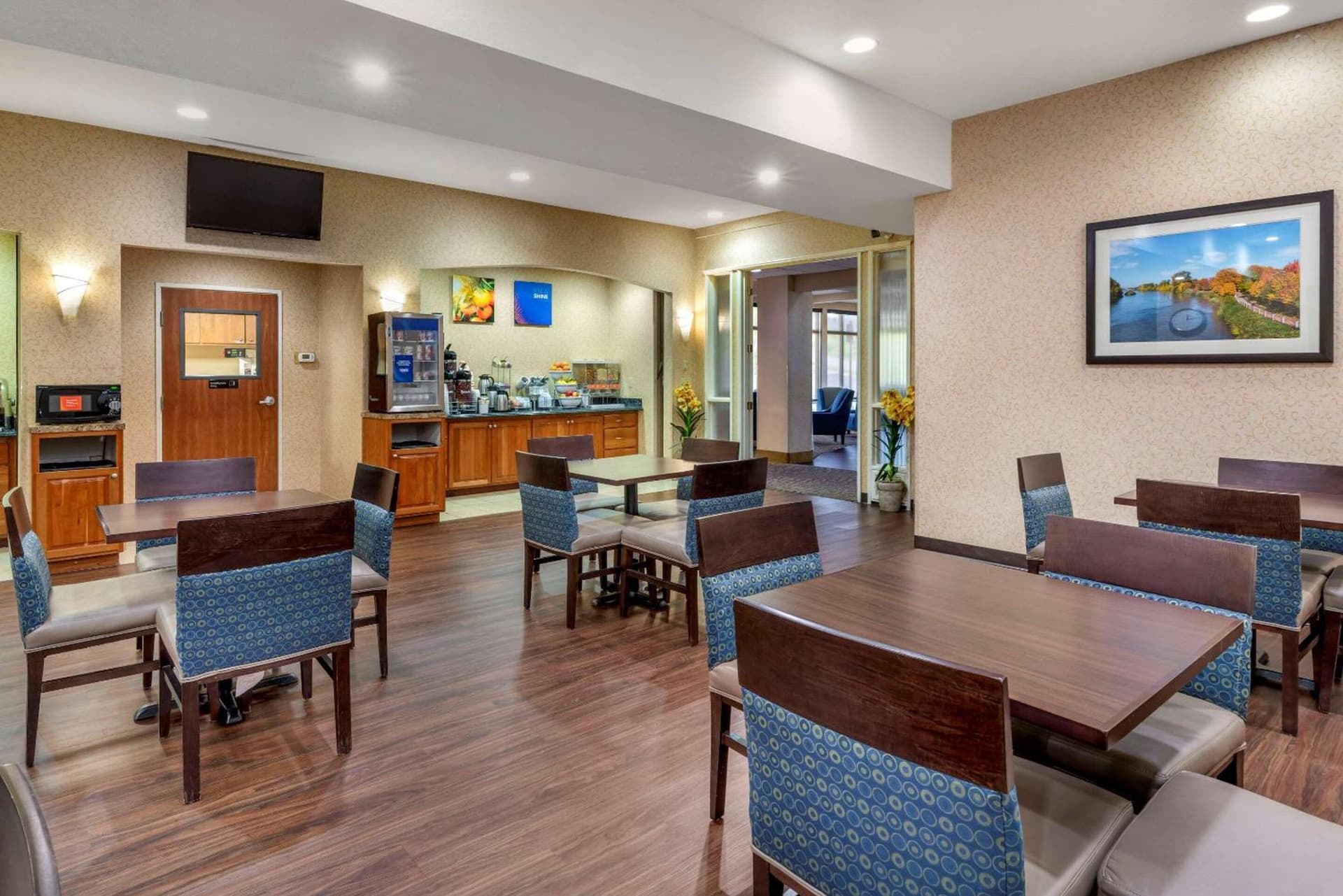 Comfort Suites Eugene University gallery photo in Eugene, OR — image 23