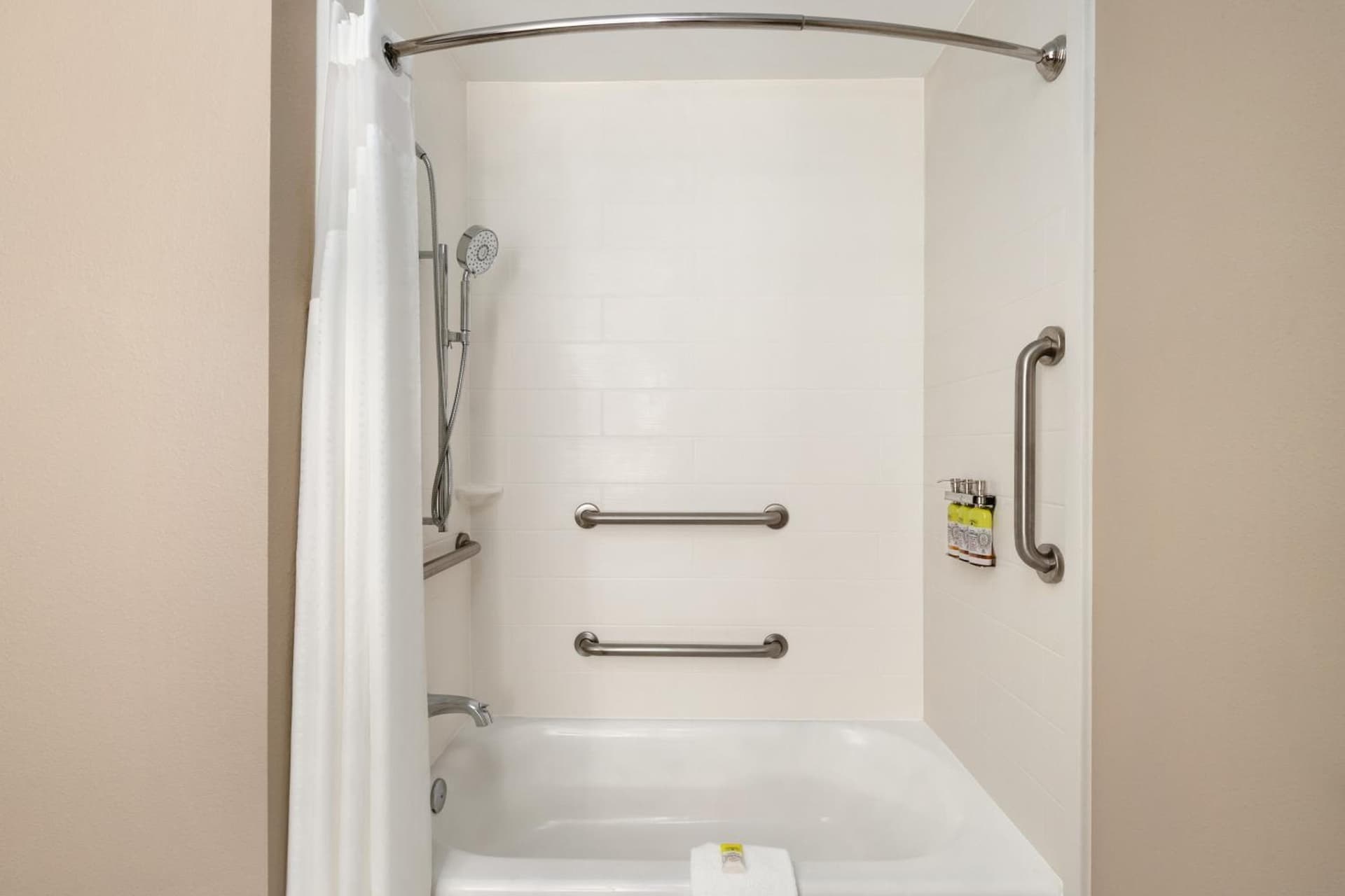 Holiday Inn Express Hotel & Suites Opelika Auburn by IHG gallery photo in Opelika, AL — image 95