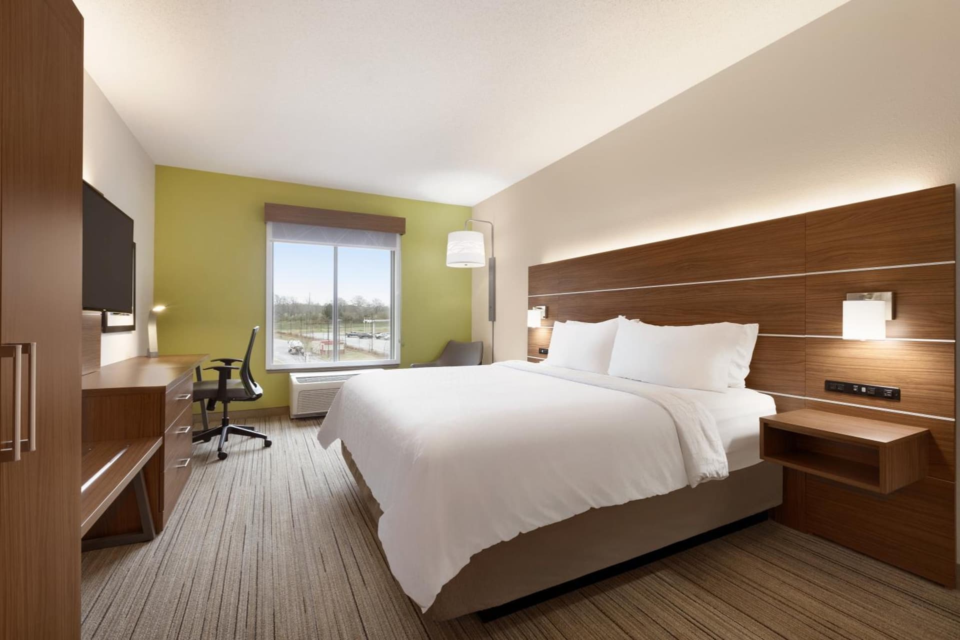 Holiday Inn Express Hotel & Suites Opelika Auburn by IHG gallery photo in Opelika, AL — image 106