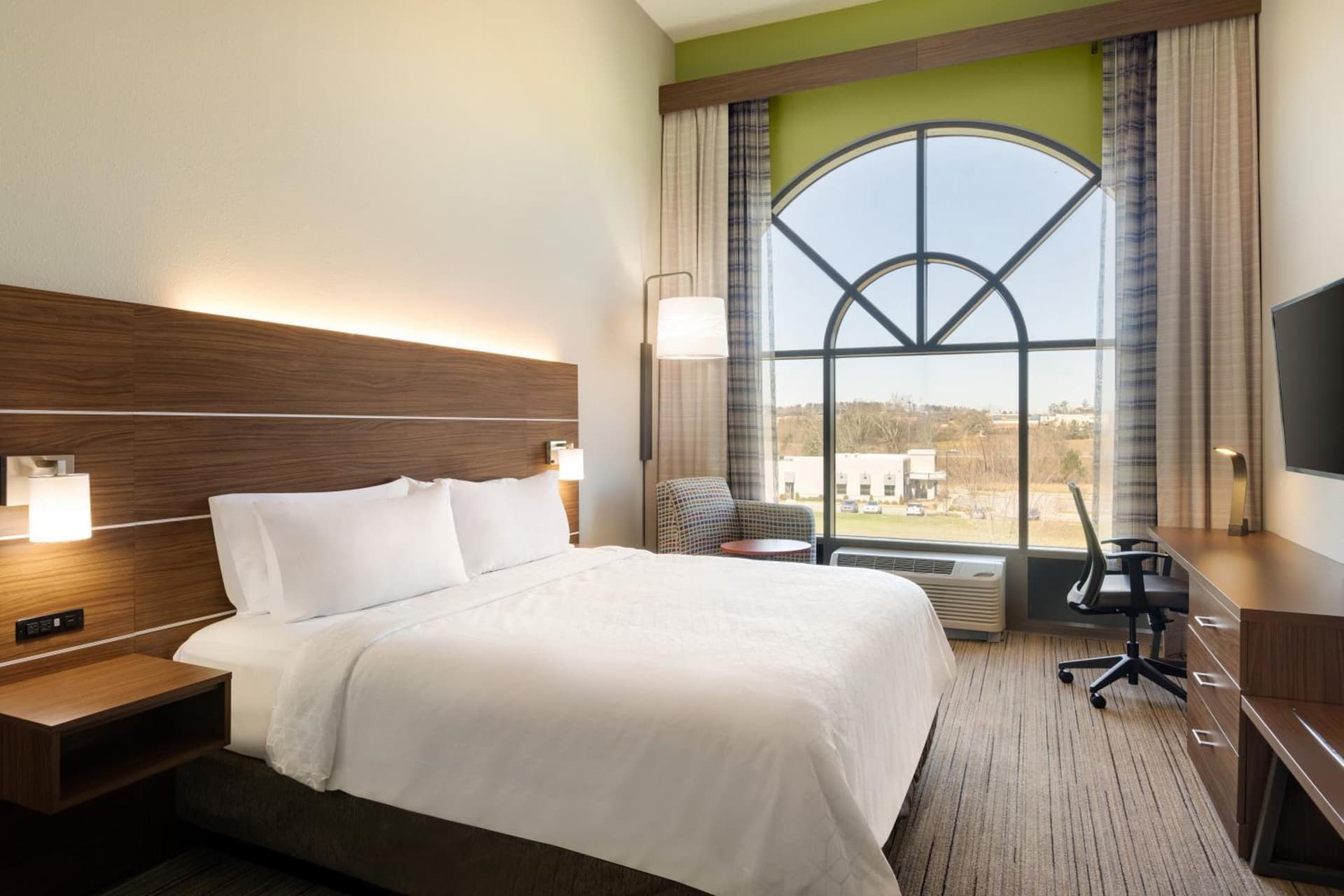 Holiday Inn Express Hotel & Suites Opelika Auburn by IHG gallery photo in Opelika, AL — image 71
