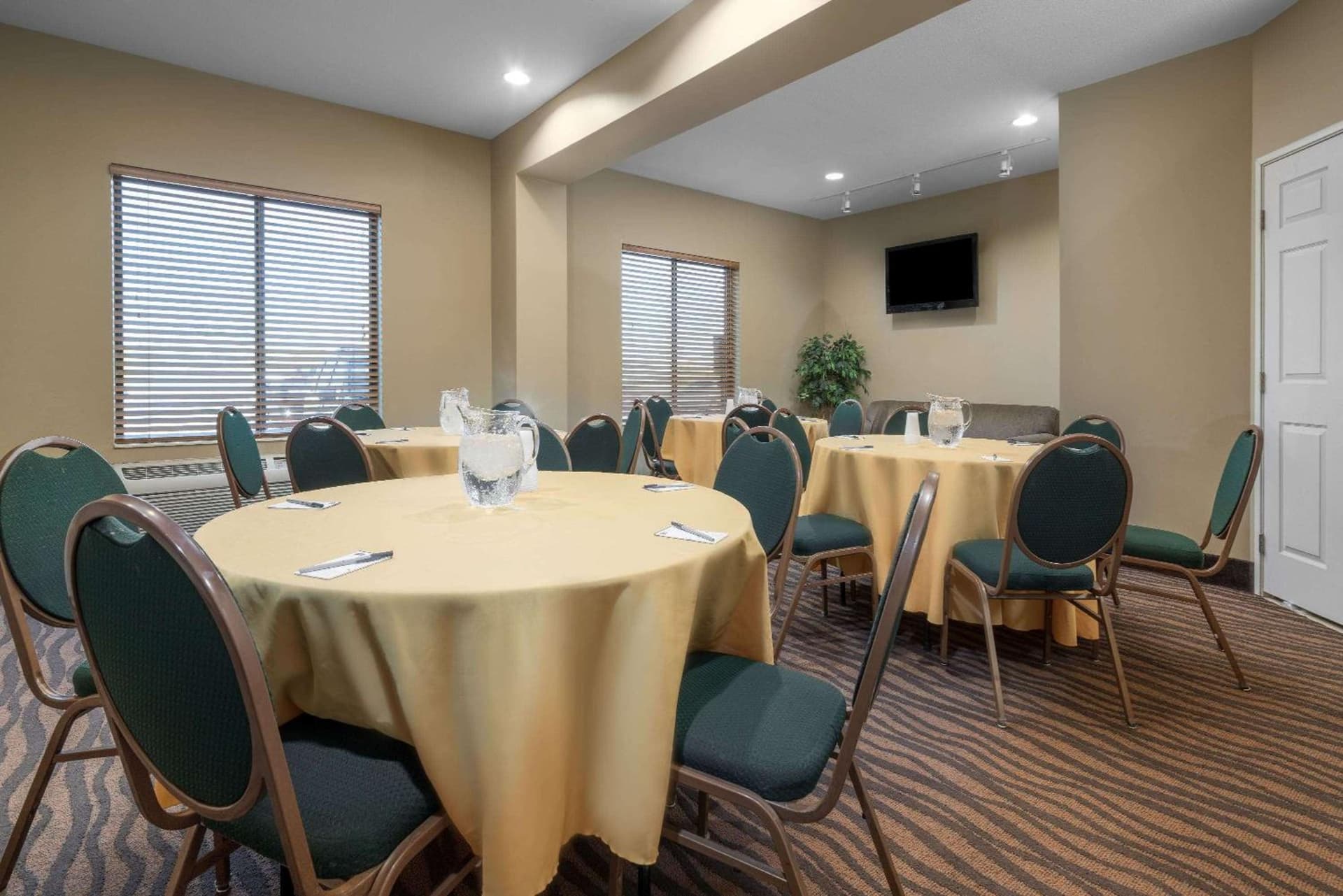 Comfort Inn & Suites Rochester South Mayo Clinic property views in Rochester, MN — gallery photo 3