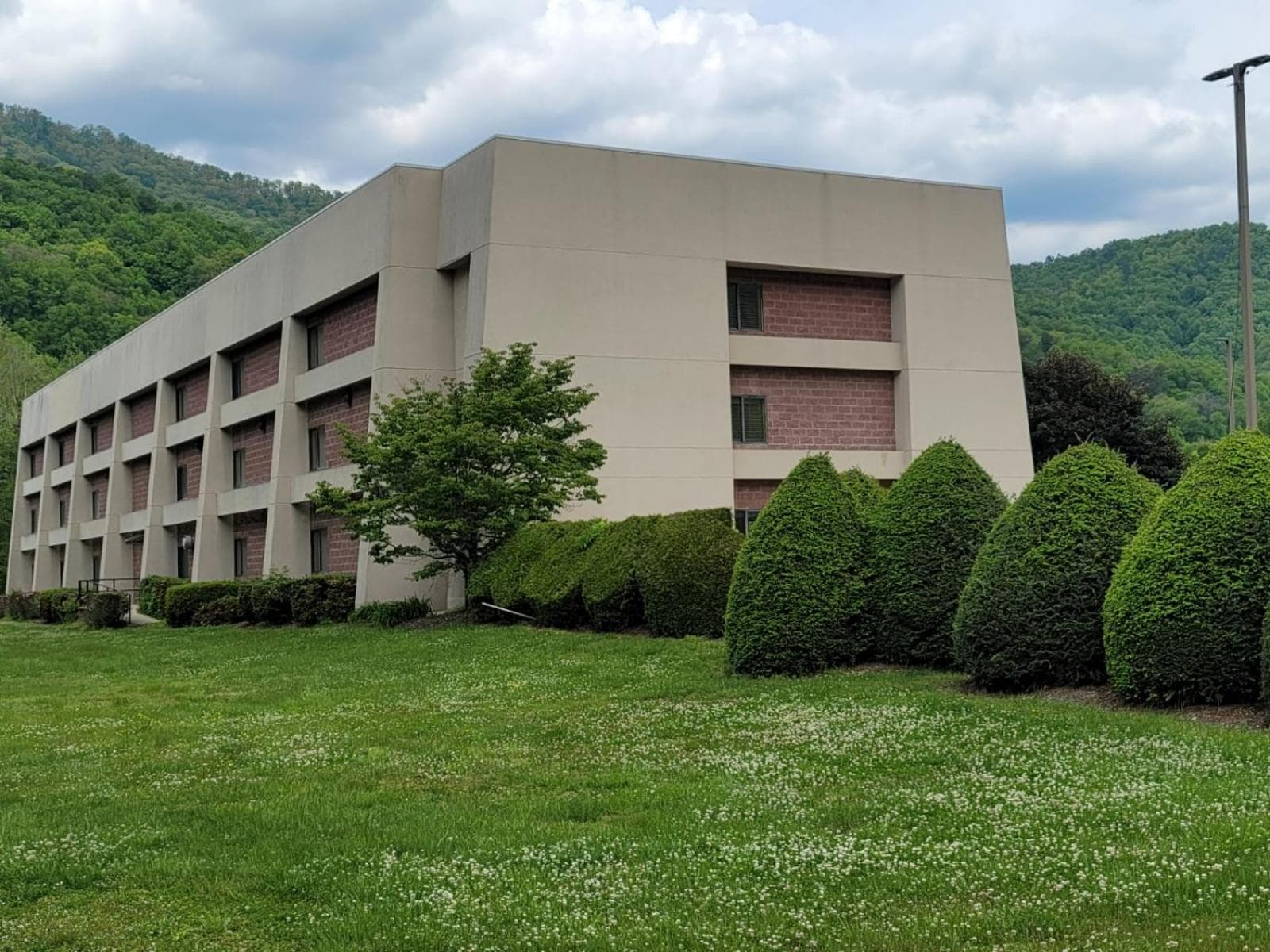 Bay Mountain Inn Cherokee Smoky Mountains interior in Cherokee, NC — gallery photo 2