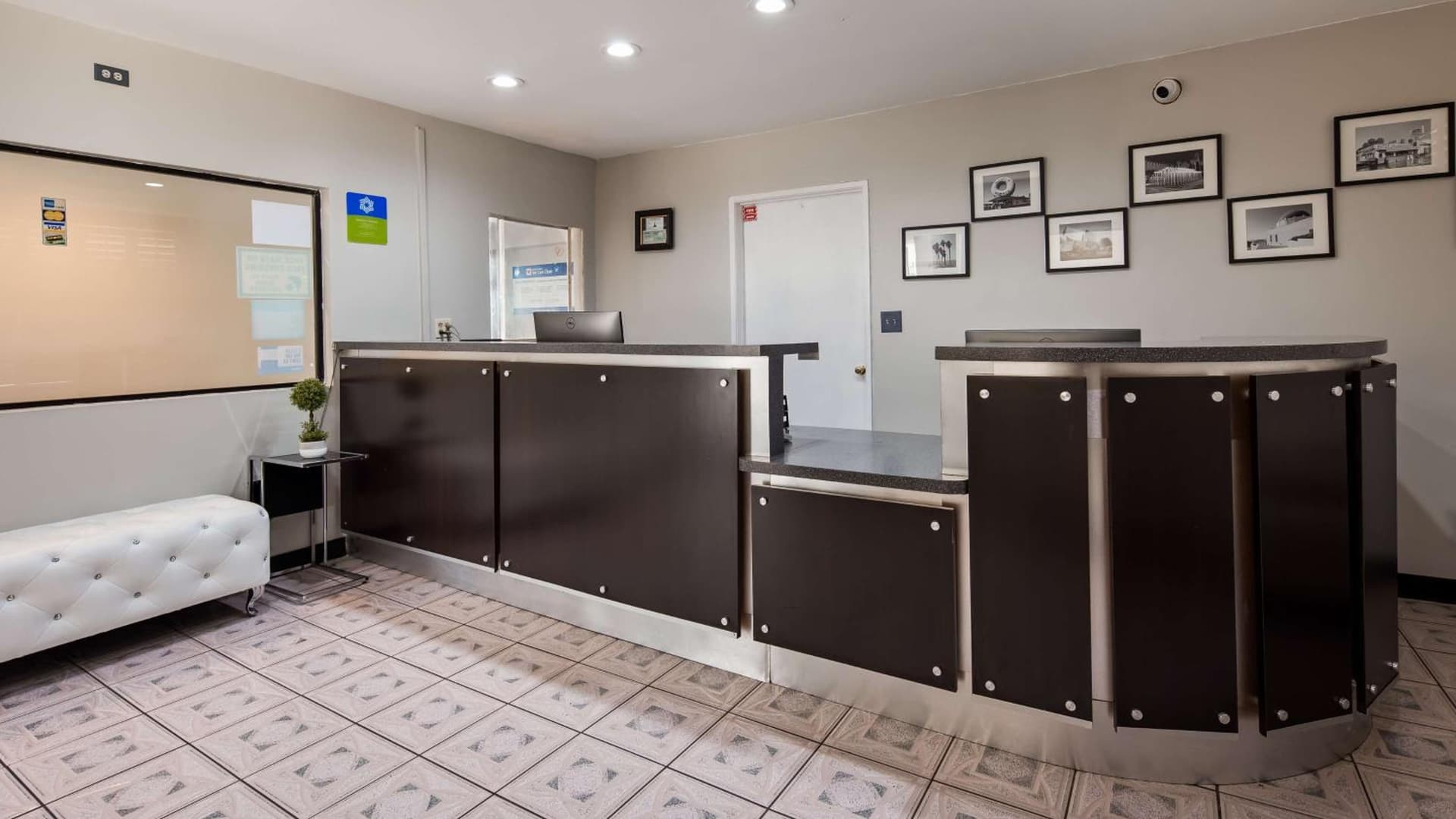 SureStay Hotel by Best Western Beverly Hills West LA property views in Los Angeles, CA — gallery photo 3