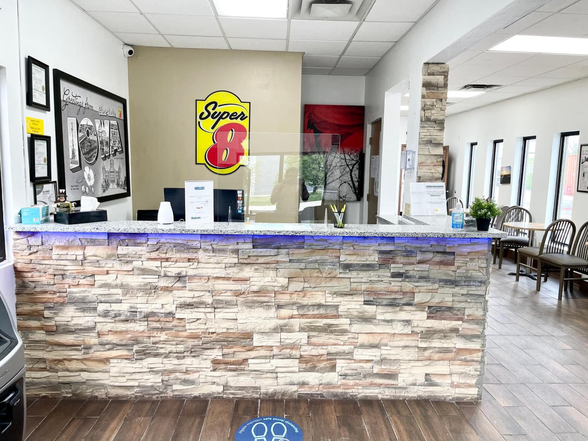 Super 8 by Wyndham Clear Lake interior in Clear Lake, IA — gallery photo 2
