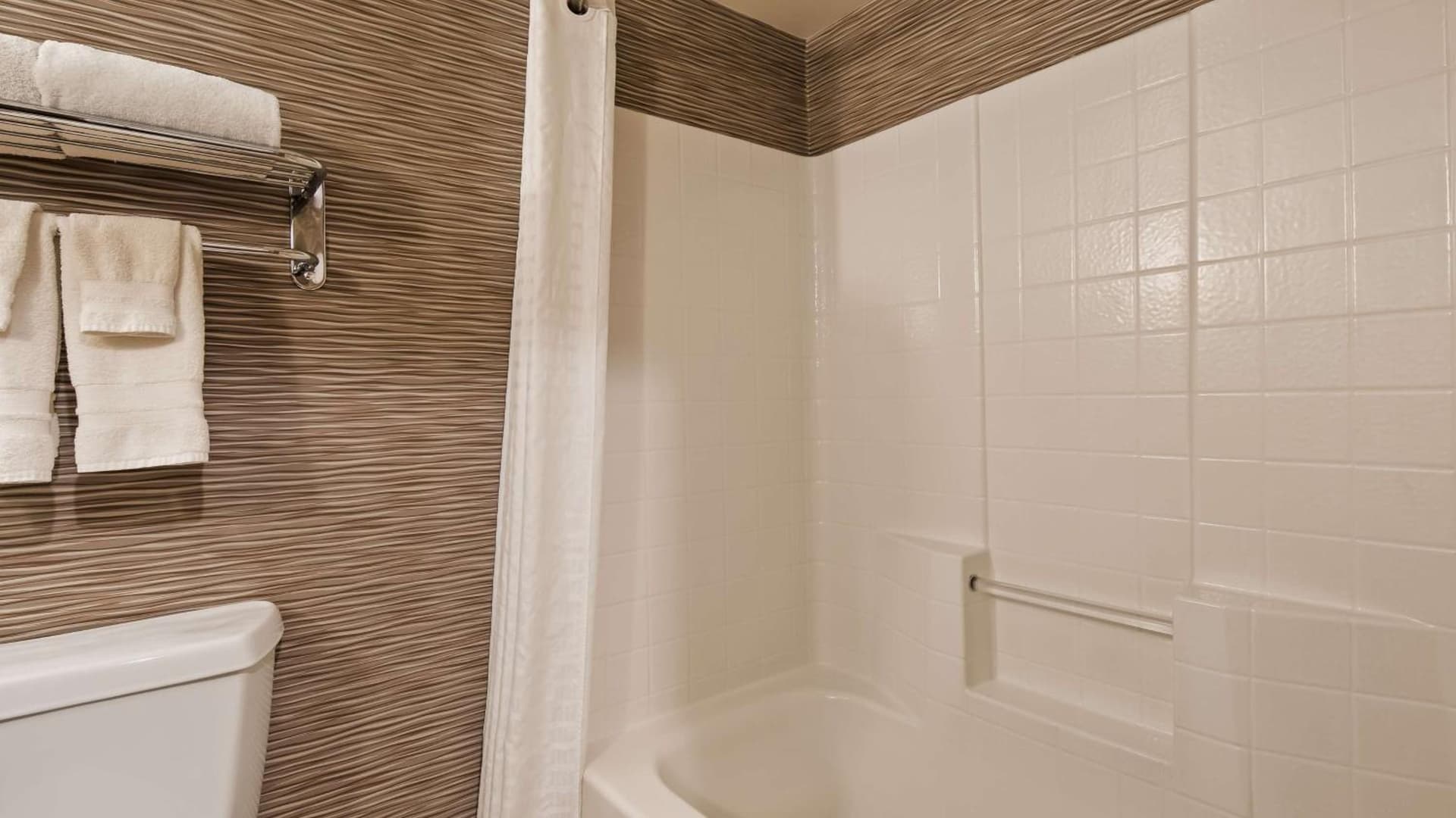 Best Western Plus Rama Inn & Suites gallery photo in Oakdale, CA — image 20