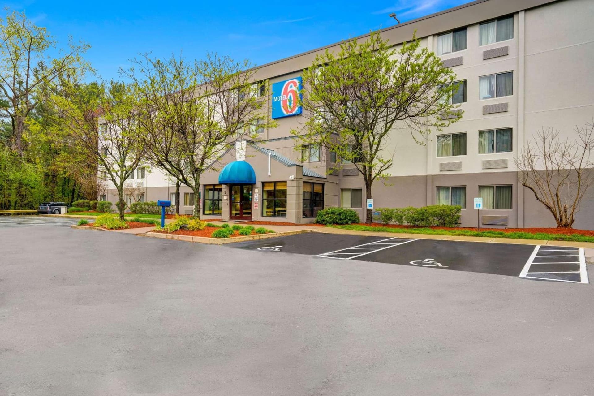 Motel 6-Milford, CT interior in Milford, CT — gallery photo 2