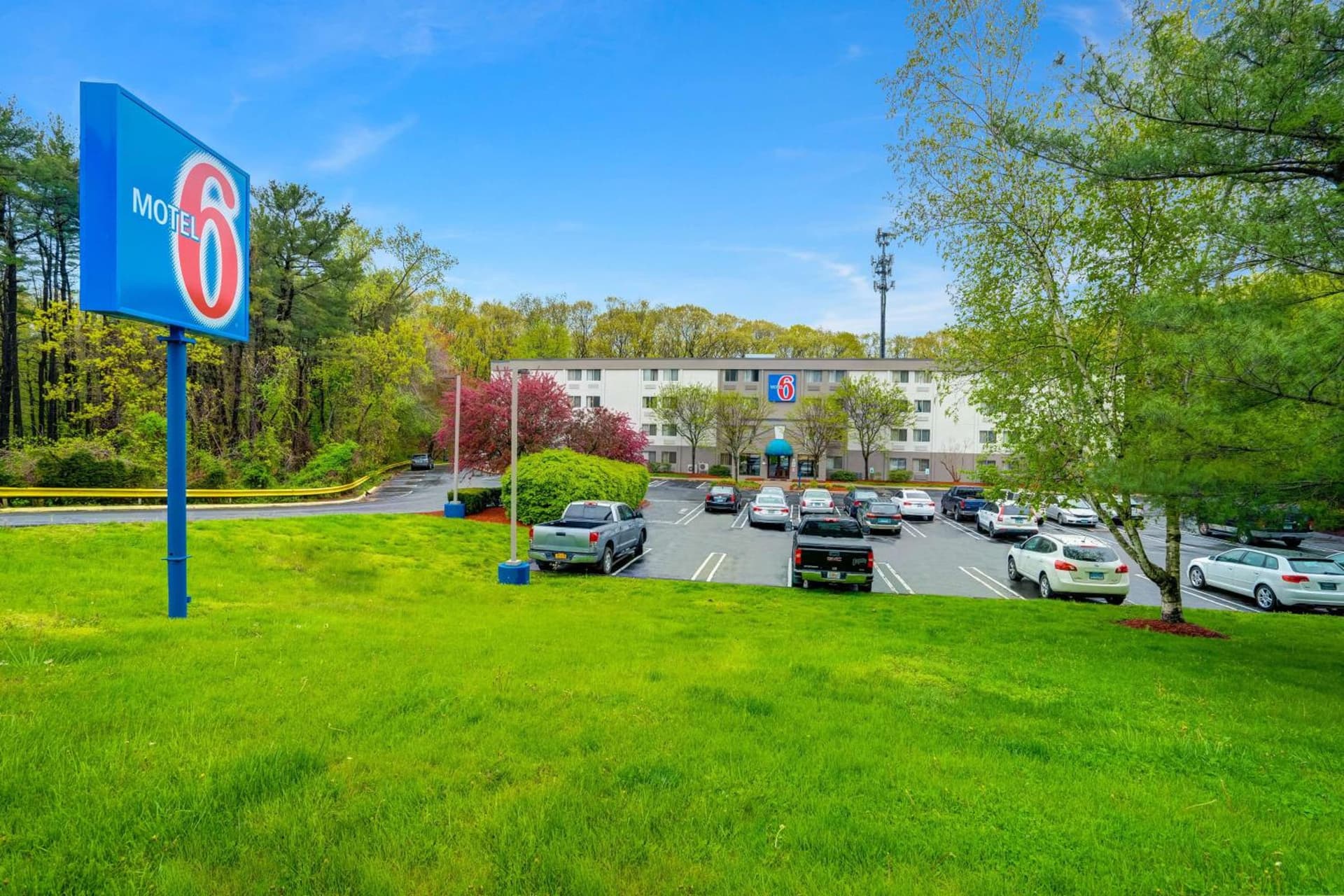Motel 6-Milford, CT featured exterior or lobby in Milford, CT — similar hotel