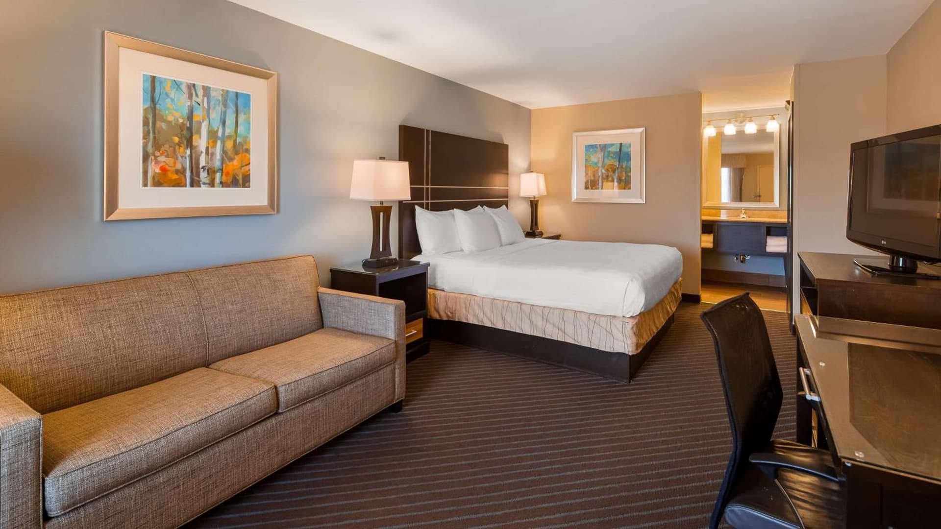 Best Western Newport Inn interior in Newport, TN — gallery photo 2