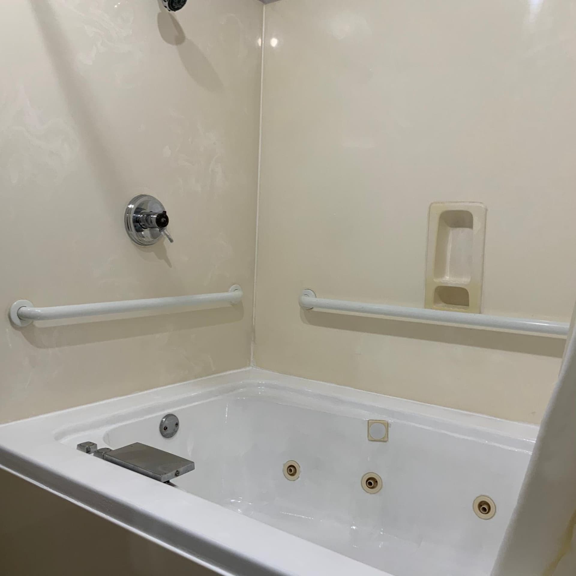 Quality Inn & Suites University-Airport interior in Louisville, KY — gallery photo 2