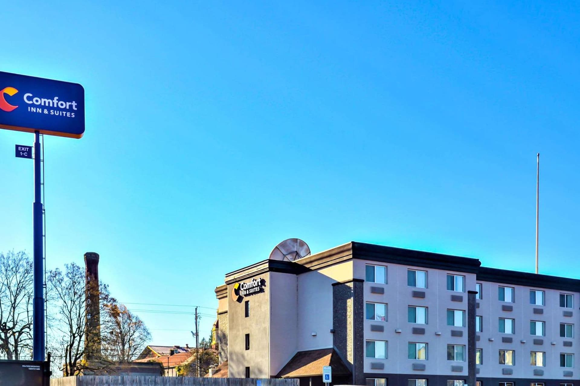Comfort Inn & Suites Vancouver Downtown City Center property views in Vancouver, WA — gallery photo 3